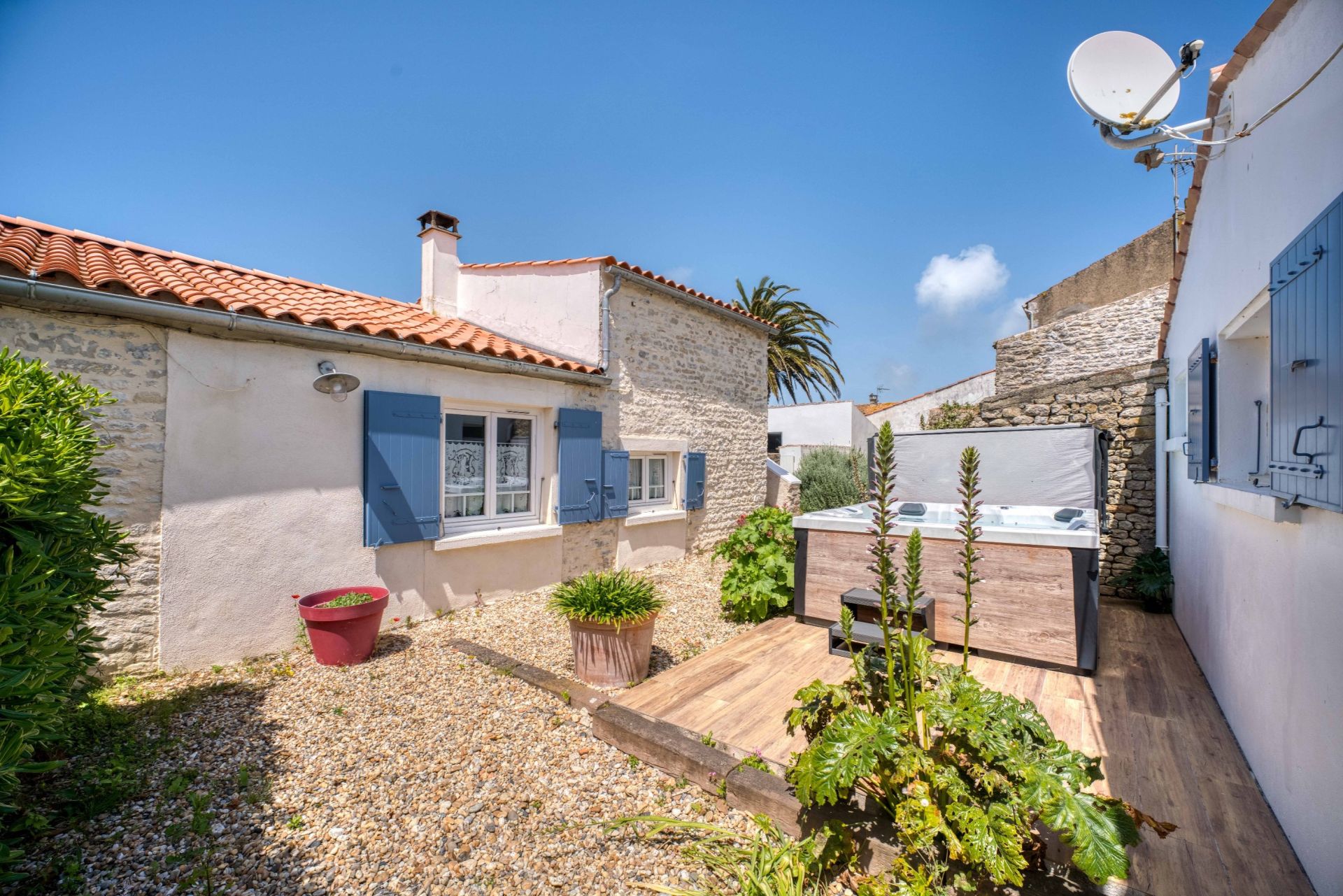 luxury house 6 Rooms for sale on ST DENIS D OLERON (17650)