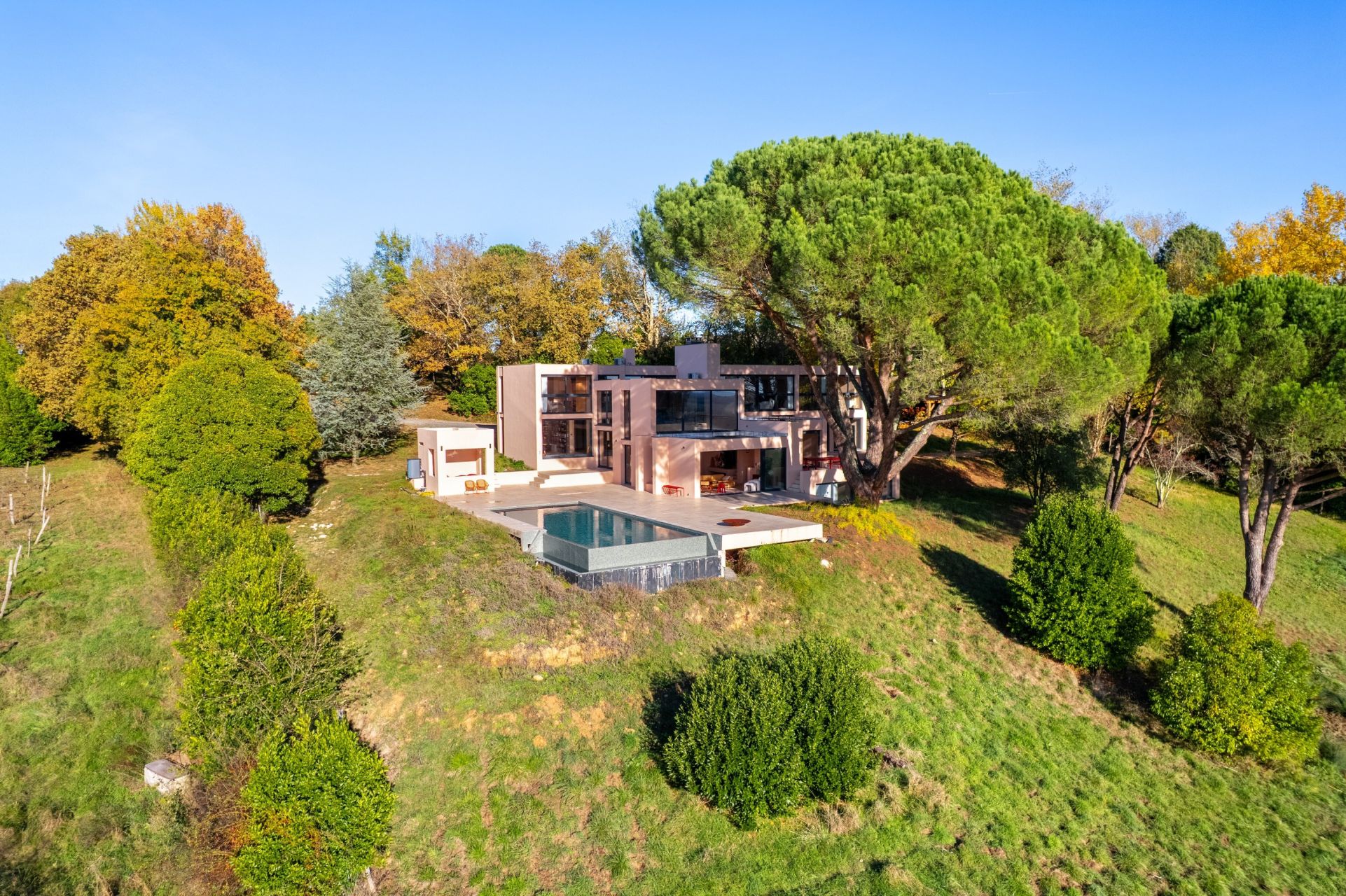 luxury property 12 Rooms for sale on BORDEAUX (33000)
