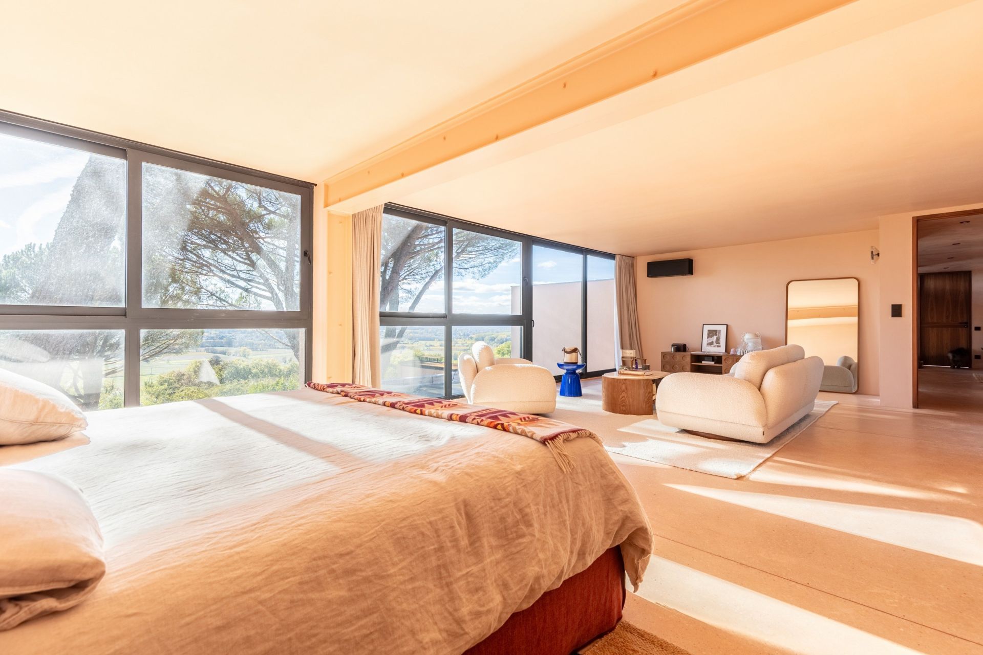 luxury property 12 Rooms for sale on BORDEAUX (33000)
