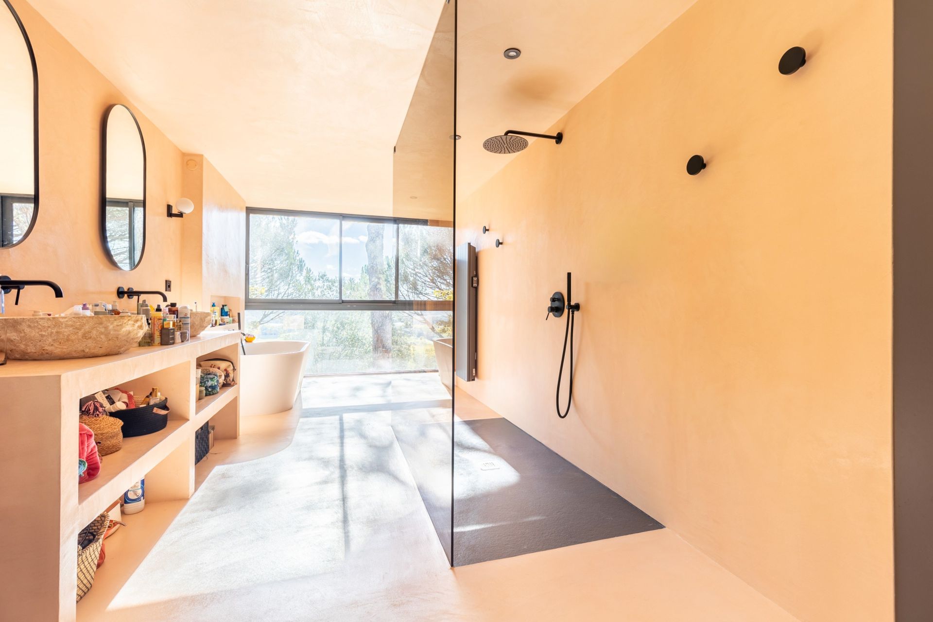 luxury property 12 Rooms for sale on BORDEAUX (33000)