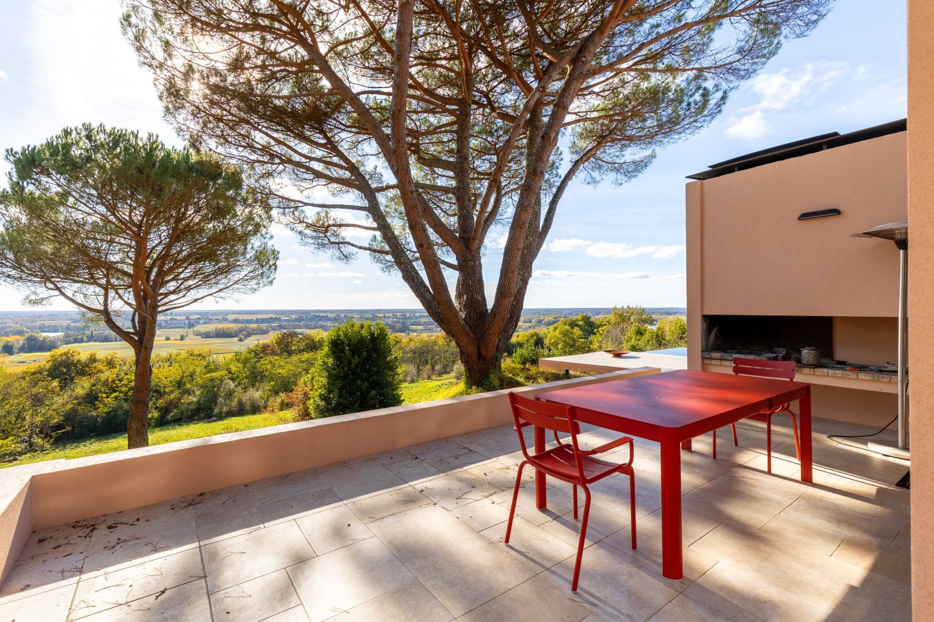 luxury property 12 Rooms for sale on BORDEAUX (33000)