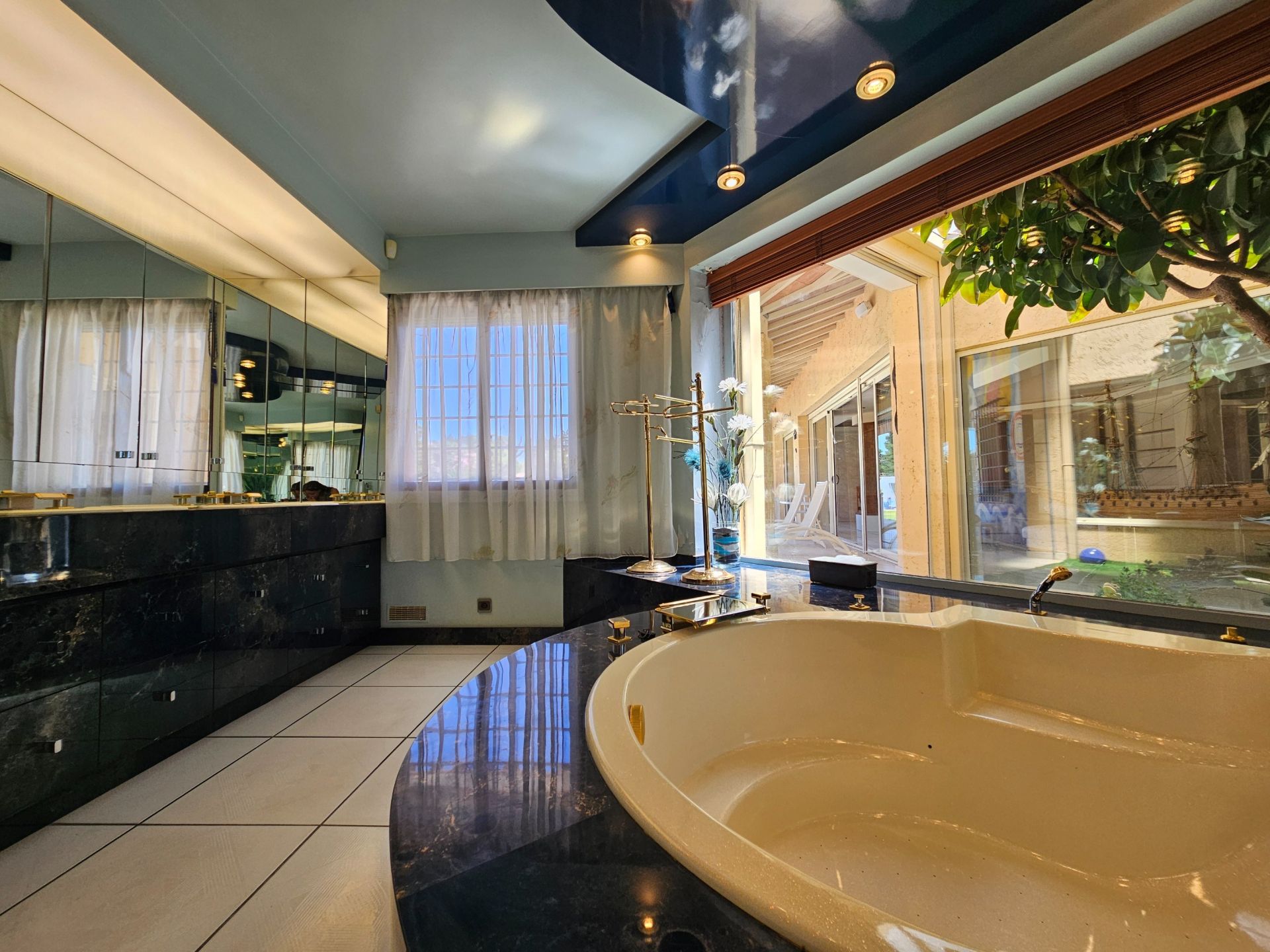 luxury house 7 Rooms for sale on PERPIGNAN (66000)