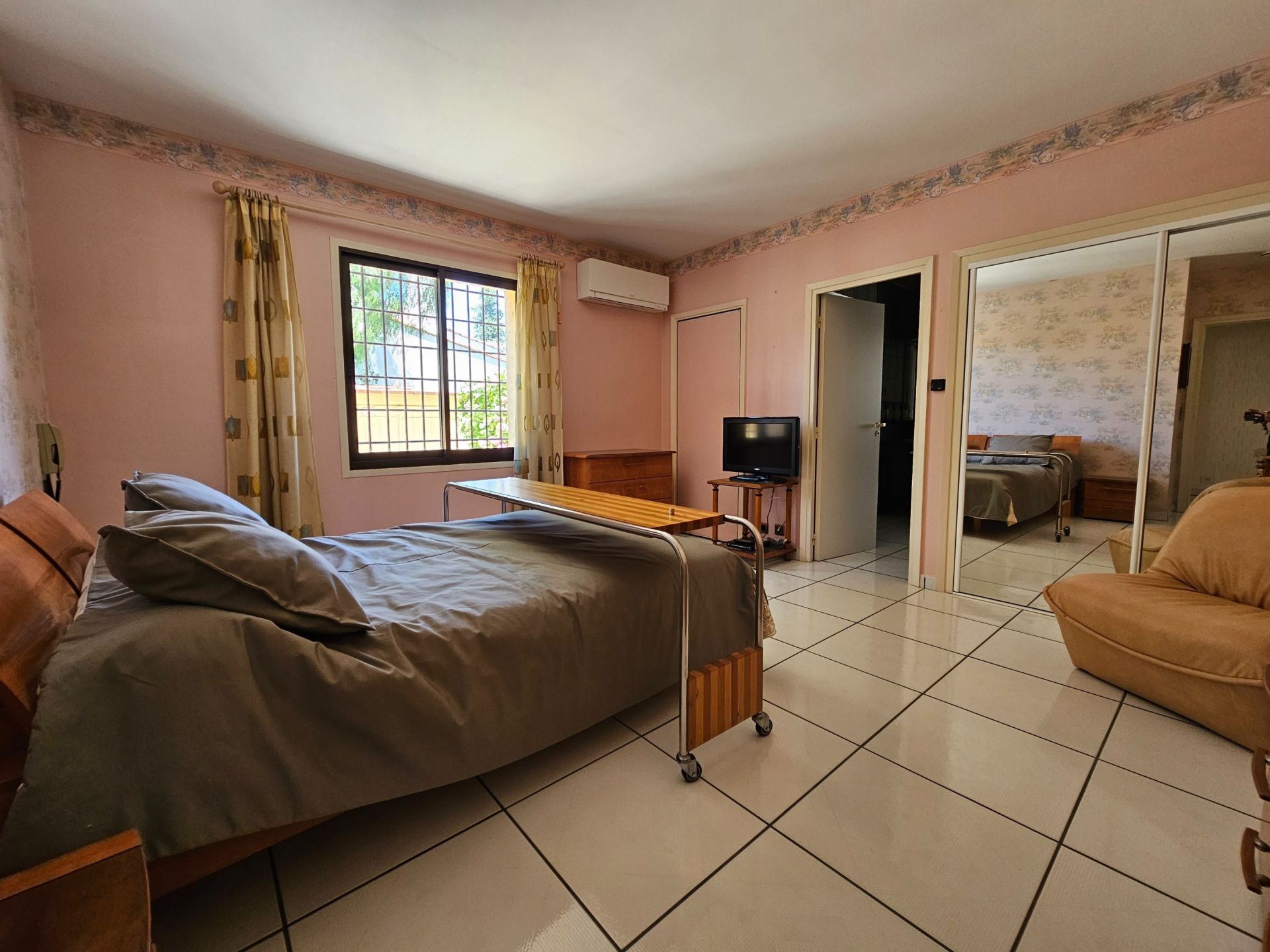 luxury house 7 Rooms for sale on PERPIGNAN (66000)