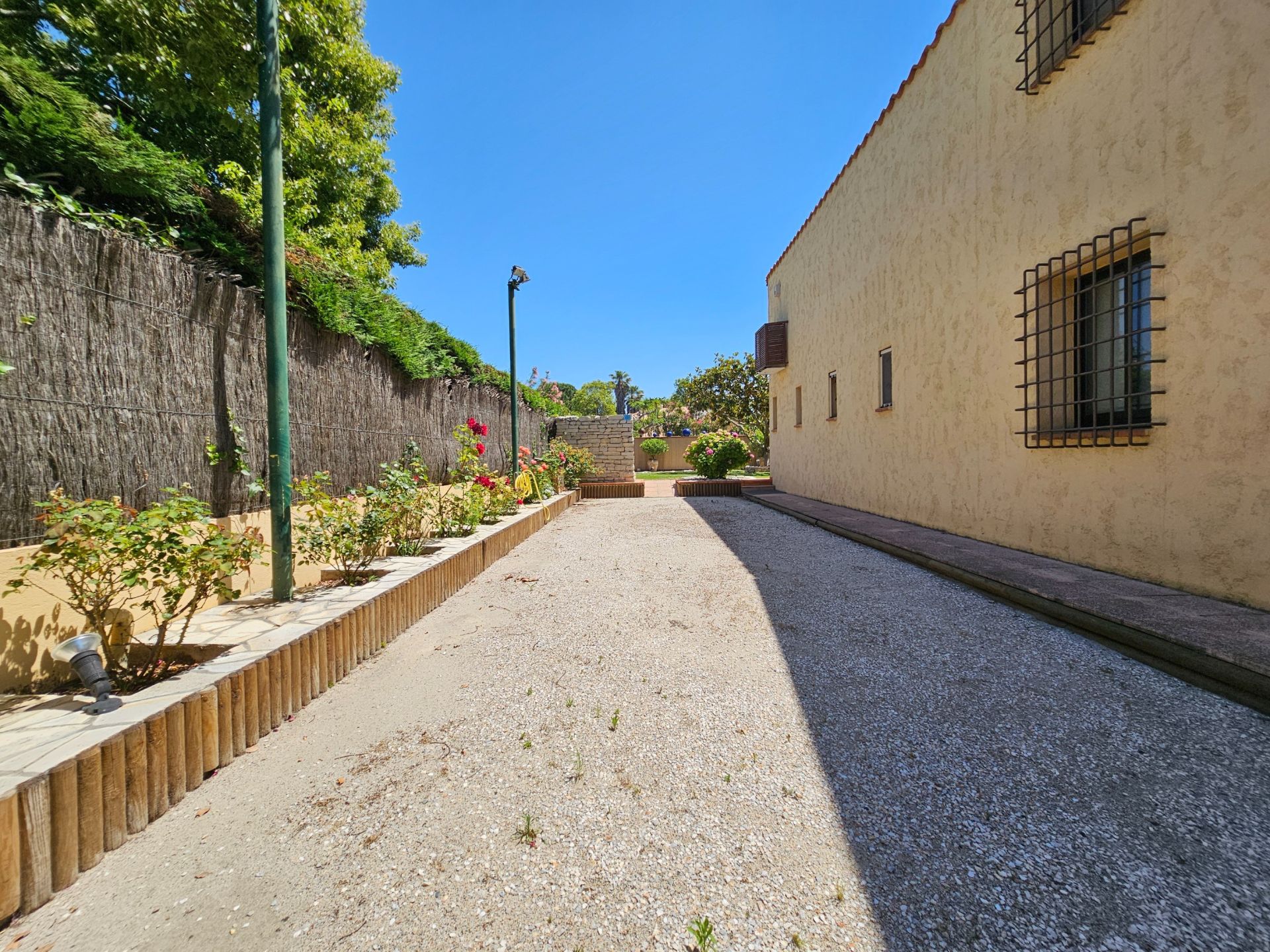 luxury house 7 Rooms for sale on PERPIGNAN (66000)
