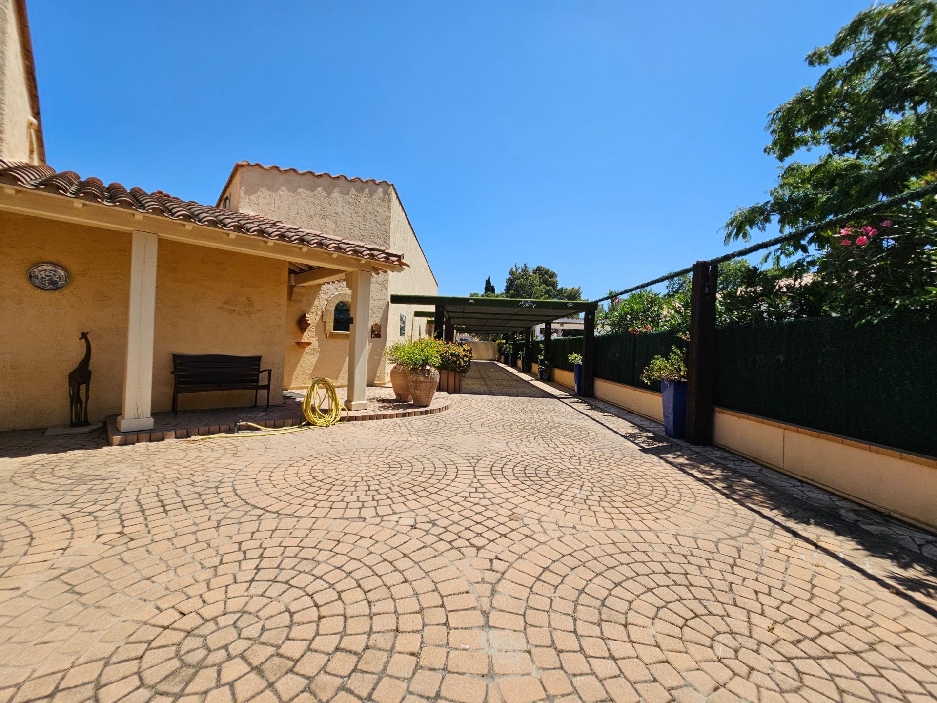 luxury house 7 Rooms for sale on PERPIGNAN (66000)