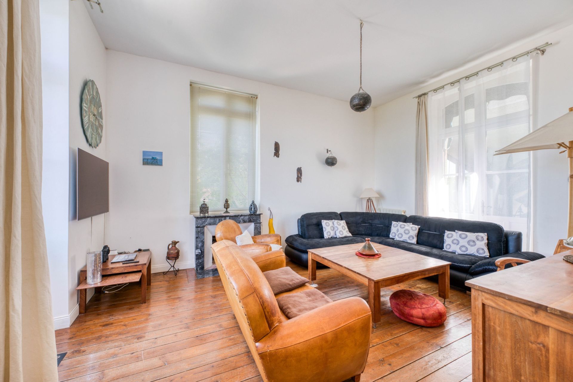 luxury house 10 Rooms for sale on PORT DES BARQUES (17730)