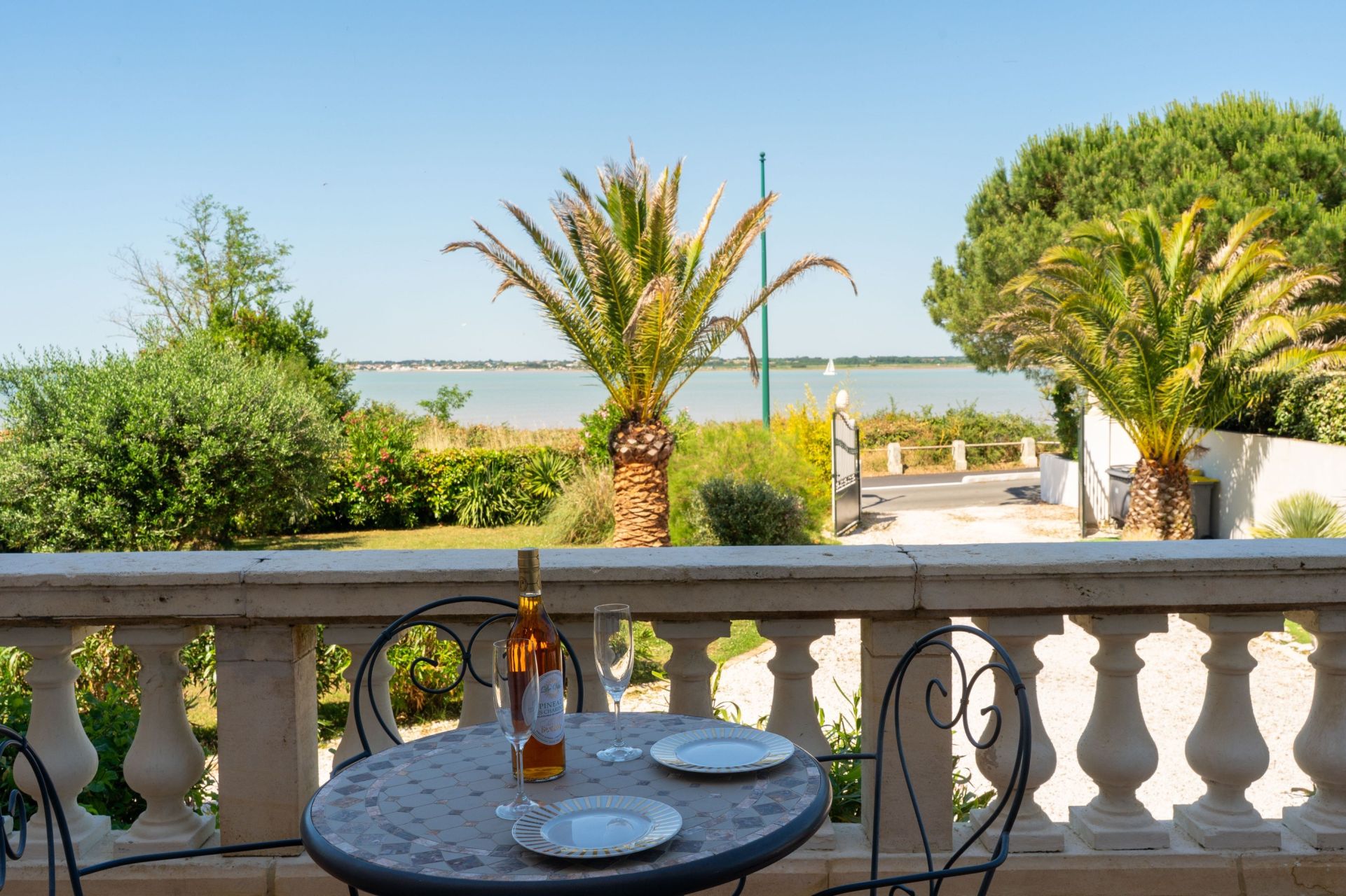 luxury house 10 Rooms for sale on PORT DES BARQUES (17730)