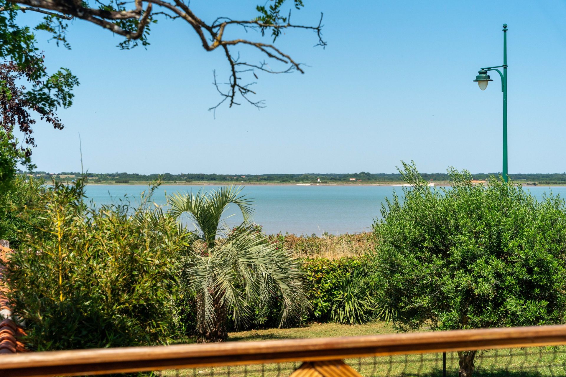 luxury house 10 Rooms for sale on PORT DES BARQUES (17730)