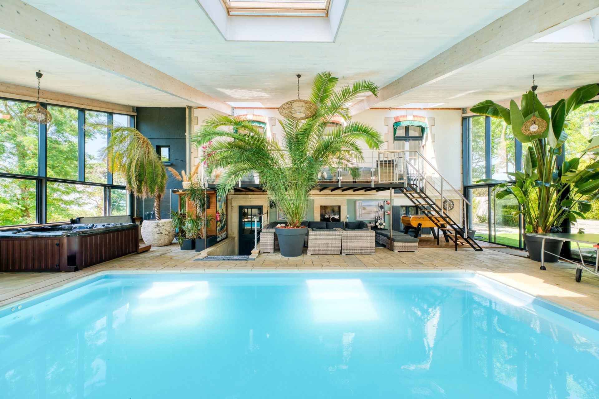 luxury house 10 Rooms for sale on PORT DES BARQUES (17730)