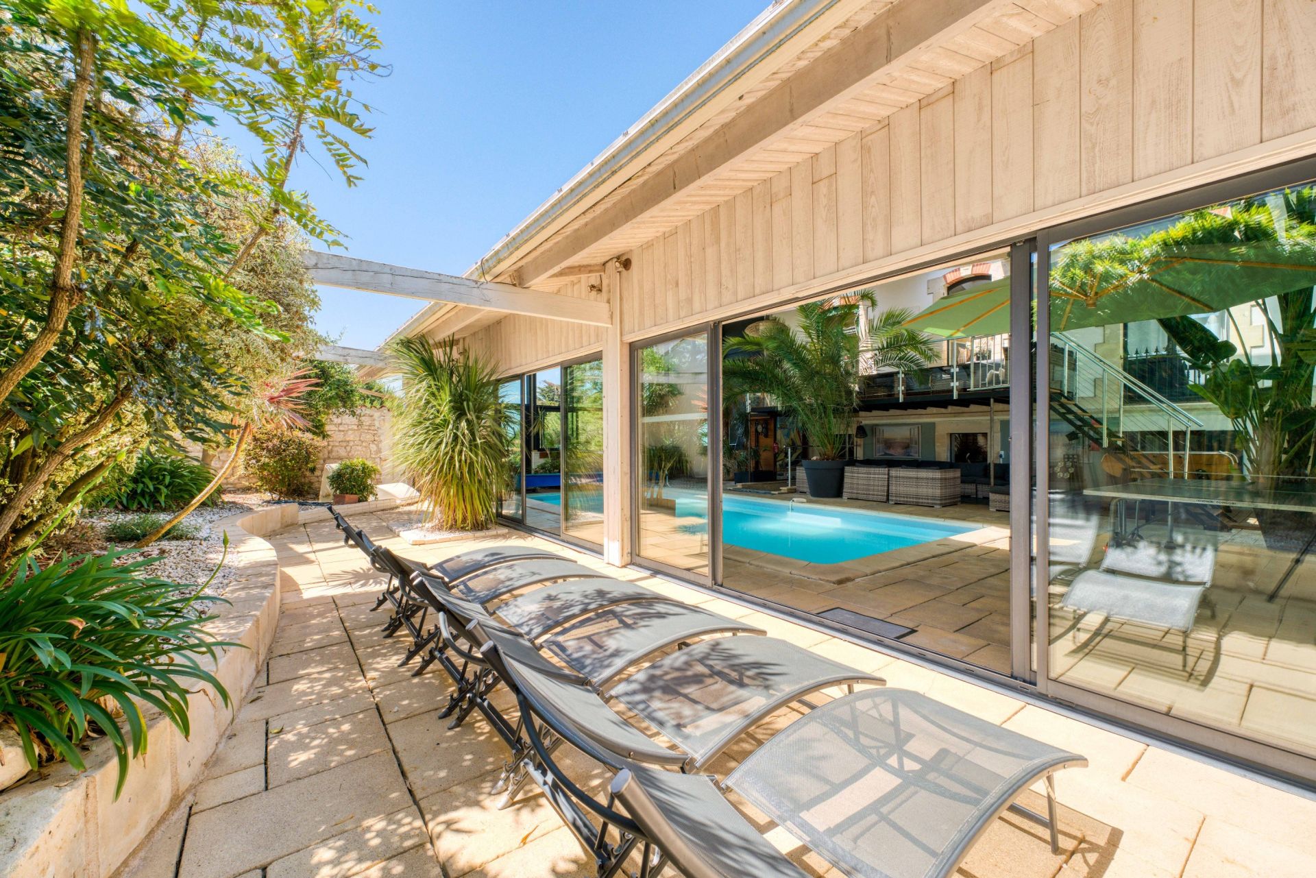luxury house 10 Rooms for sale on PORT DES BARQUES (17730)