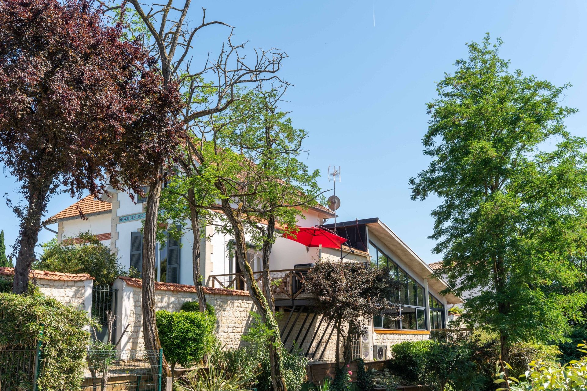 luxury house 10 Rooms for sale on PORT DES BARQUES (17730)