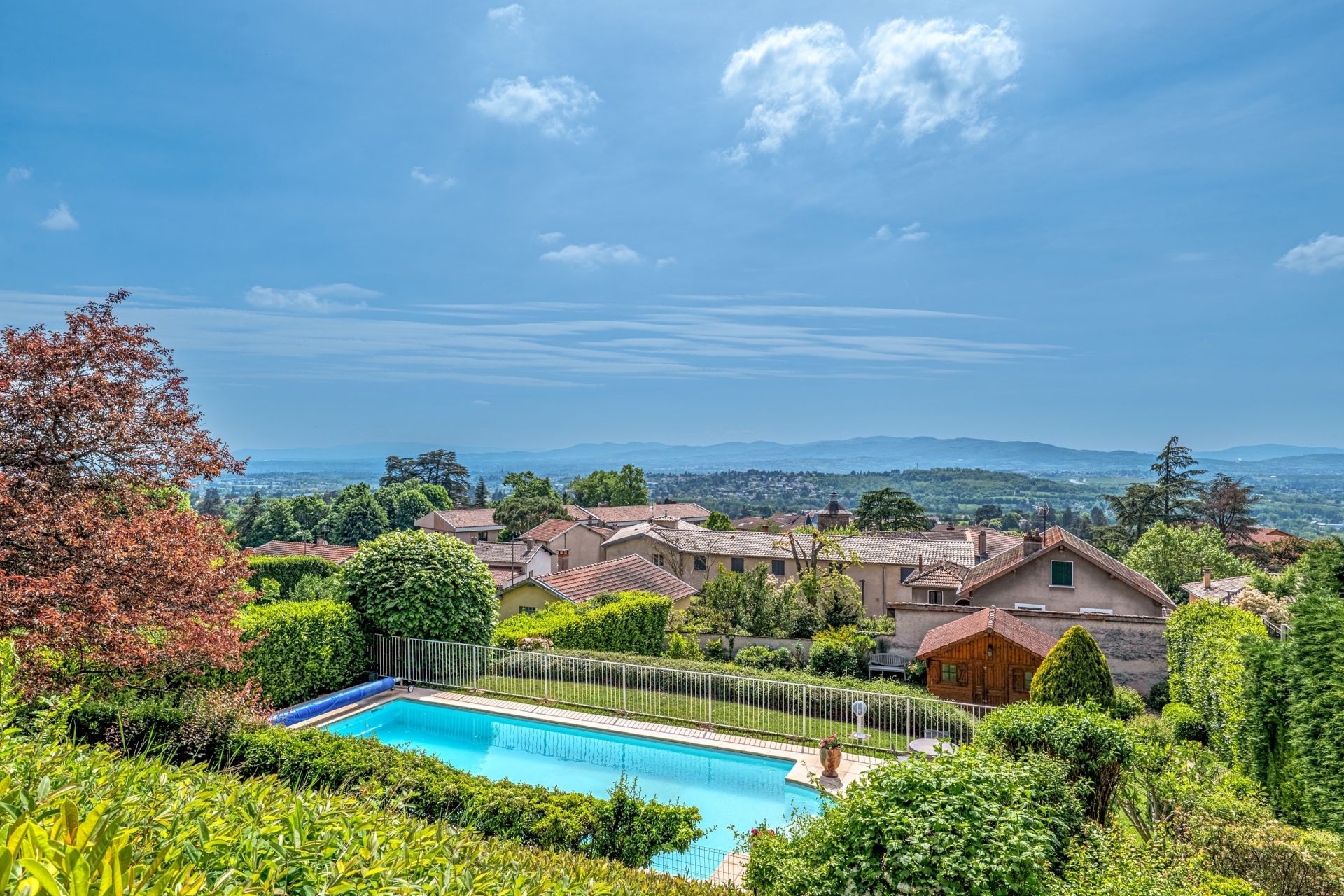 luxury house 8 Rooms for sale on LIMONEST (69760)