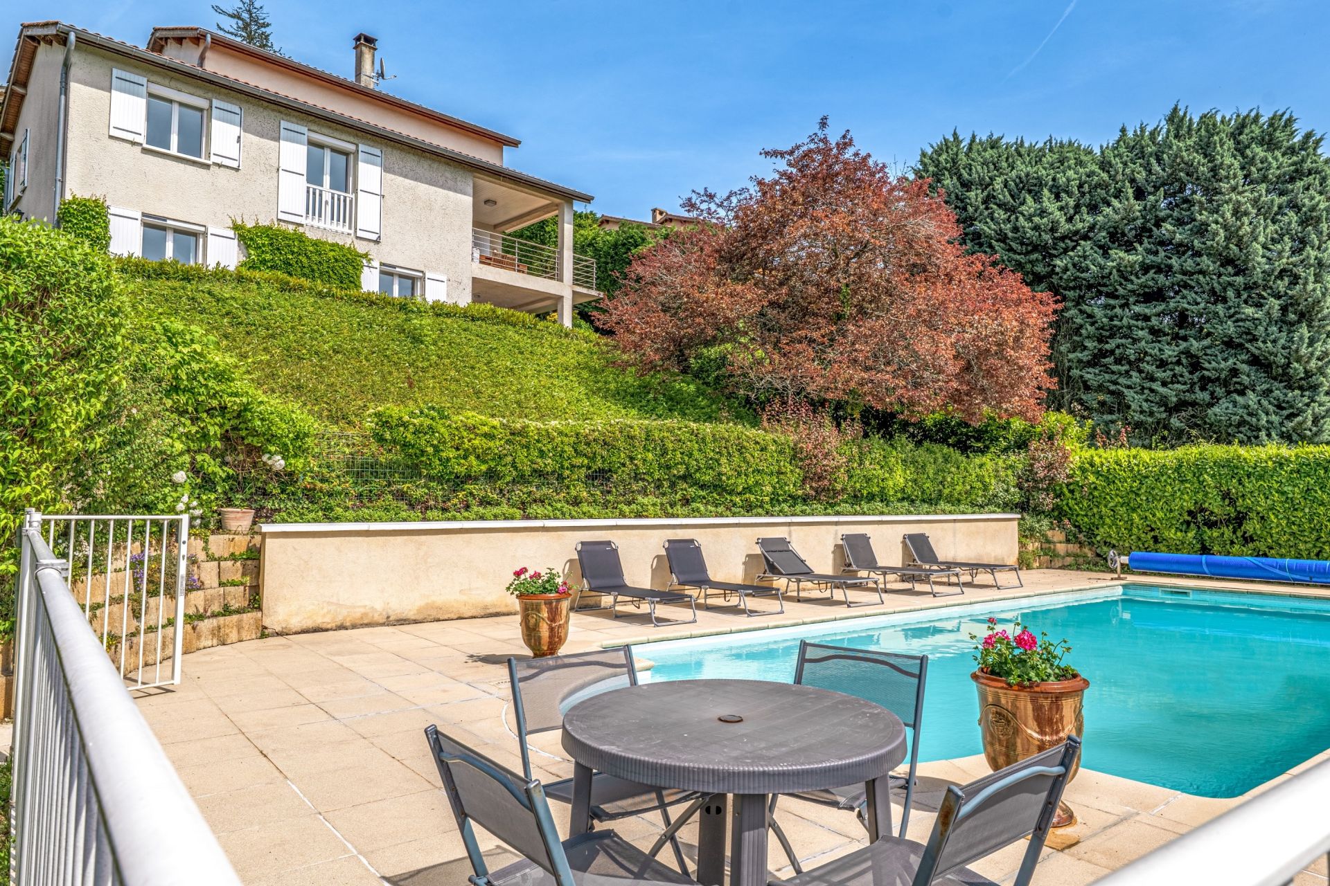 luxury house 8 Rooms for sale on LIMONEST (69760)