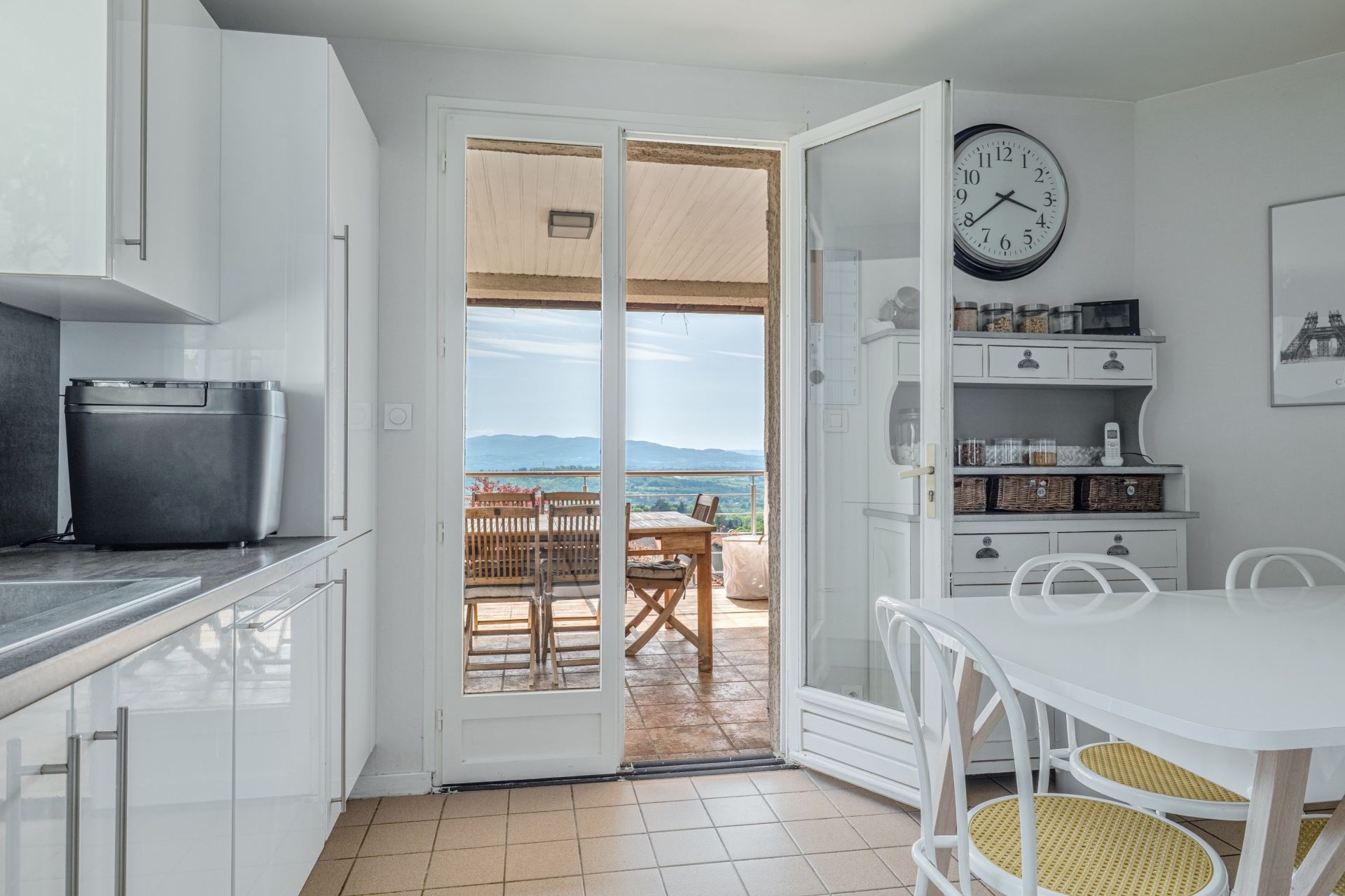 luxury house 8 Rooms for sale on LIMONEST (69760)