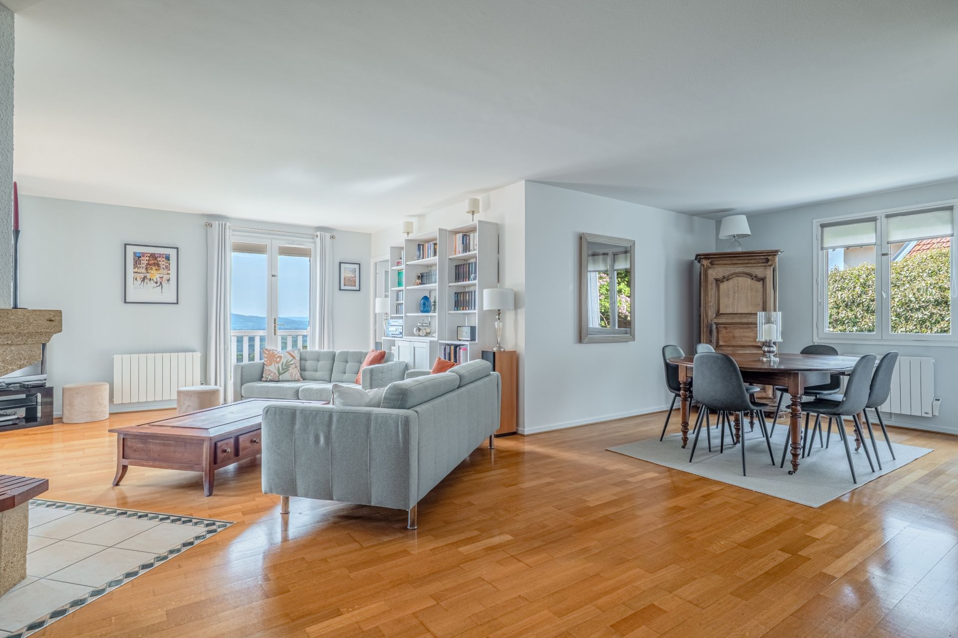 luxury house 8 Rooms for sale on LIMONEST (69760)