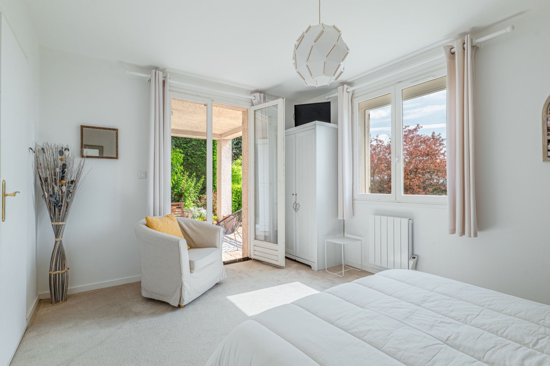 luxury house 8 Rooms for sale on LIMONEST (69760)