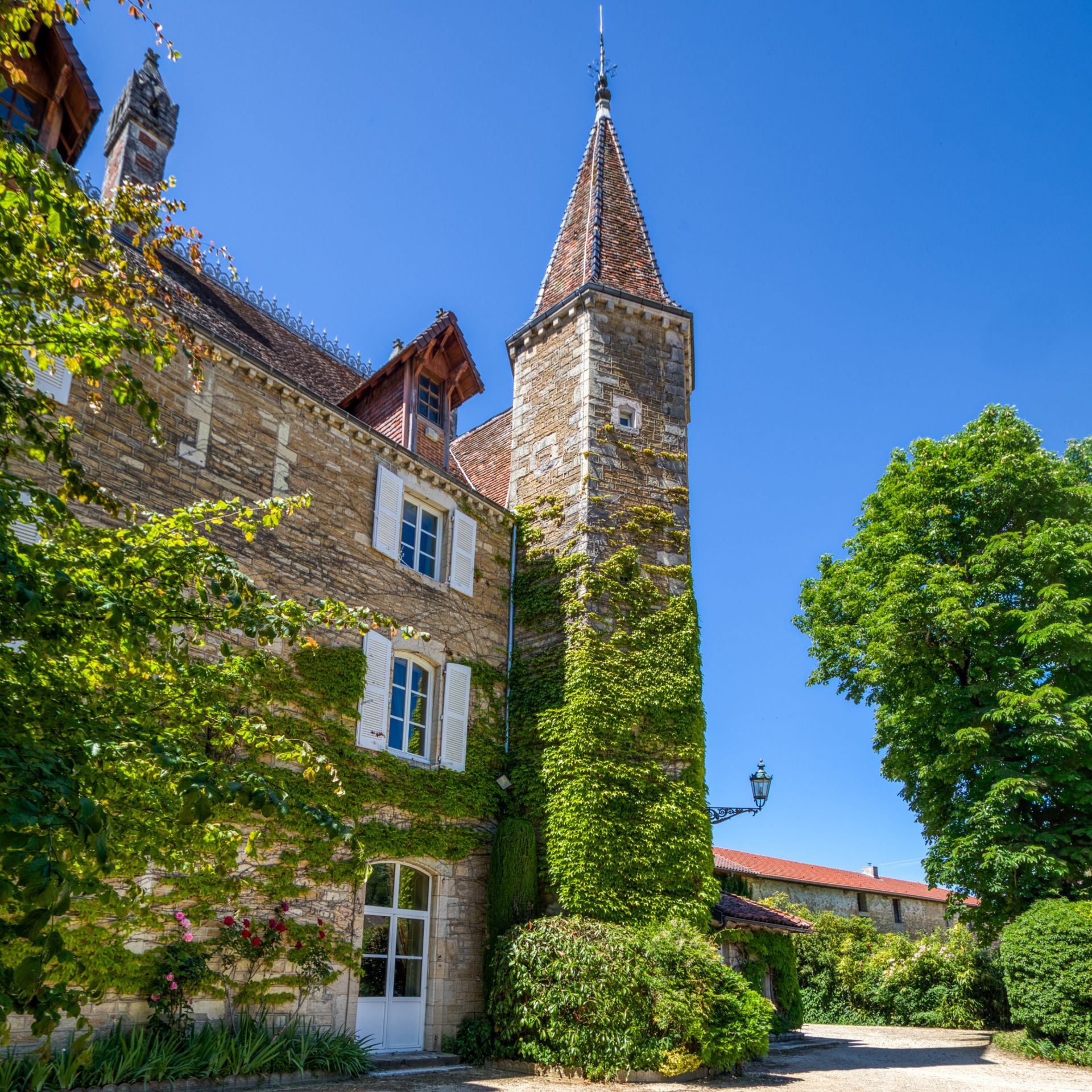 castle 14 Rooms for sale on COLIGNY (01270)