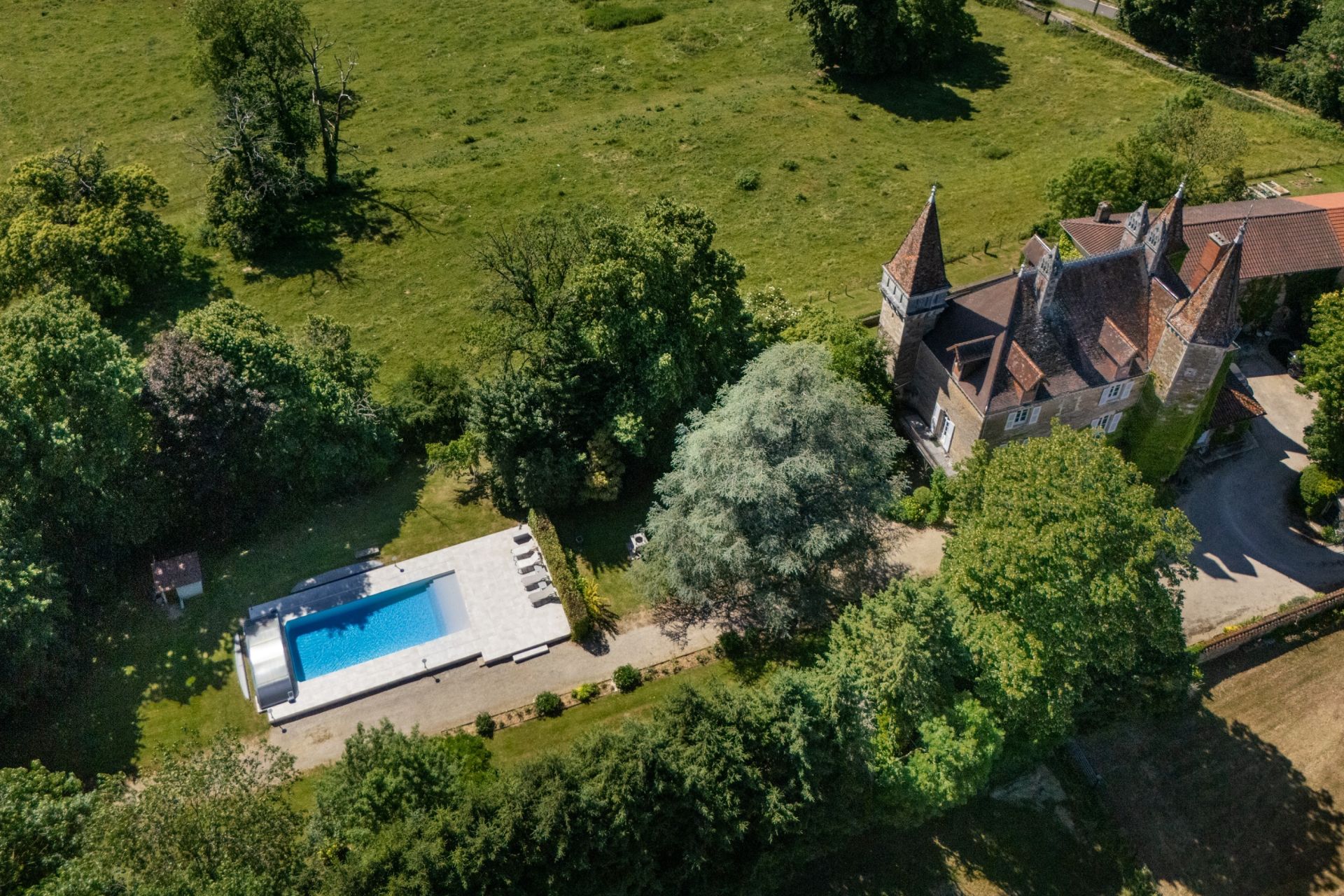 castle 14 Rooms for sale on COLIGNY (01270)