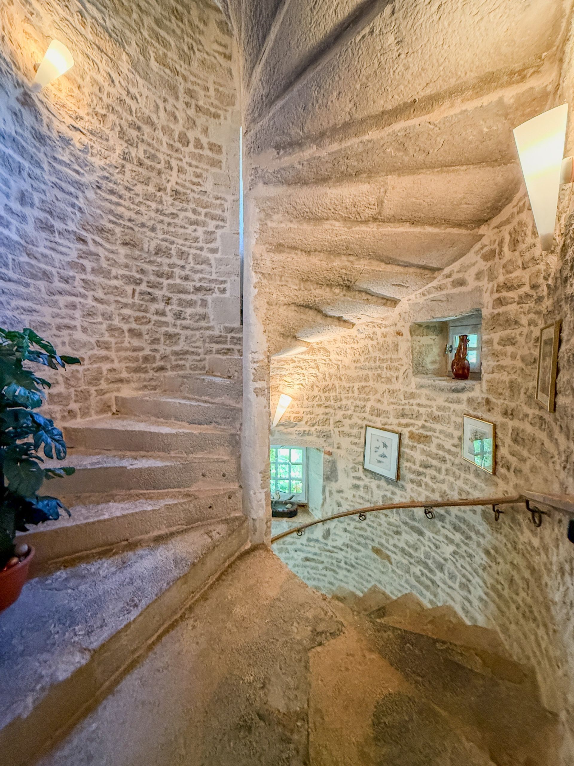 castle 14 Rooms for sale on COLIGNY (01270)