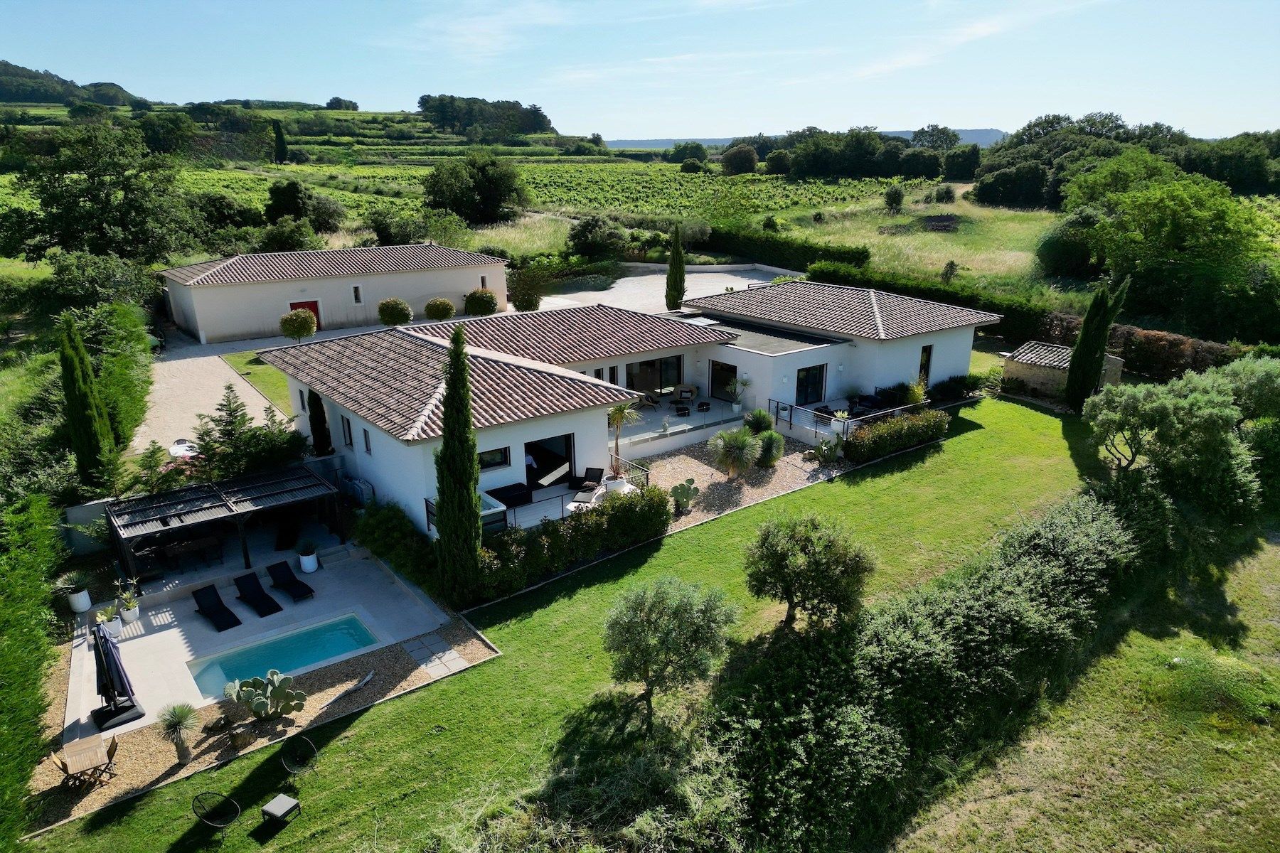 luxury house 7 Rooms for sale on UZES (30700)