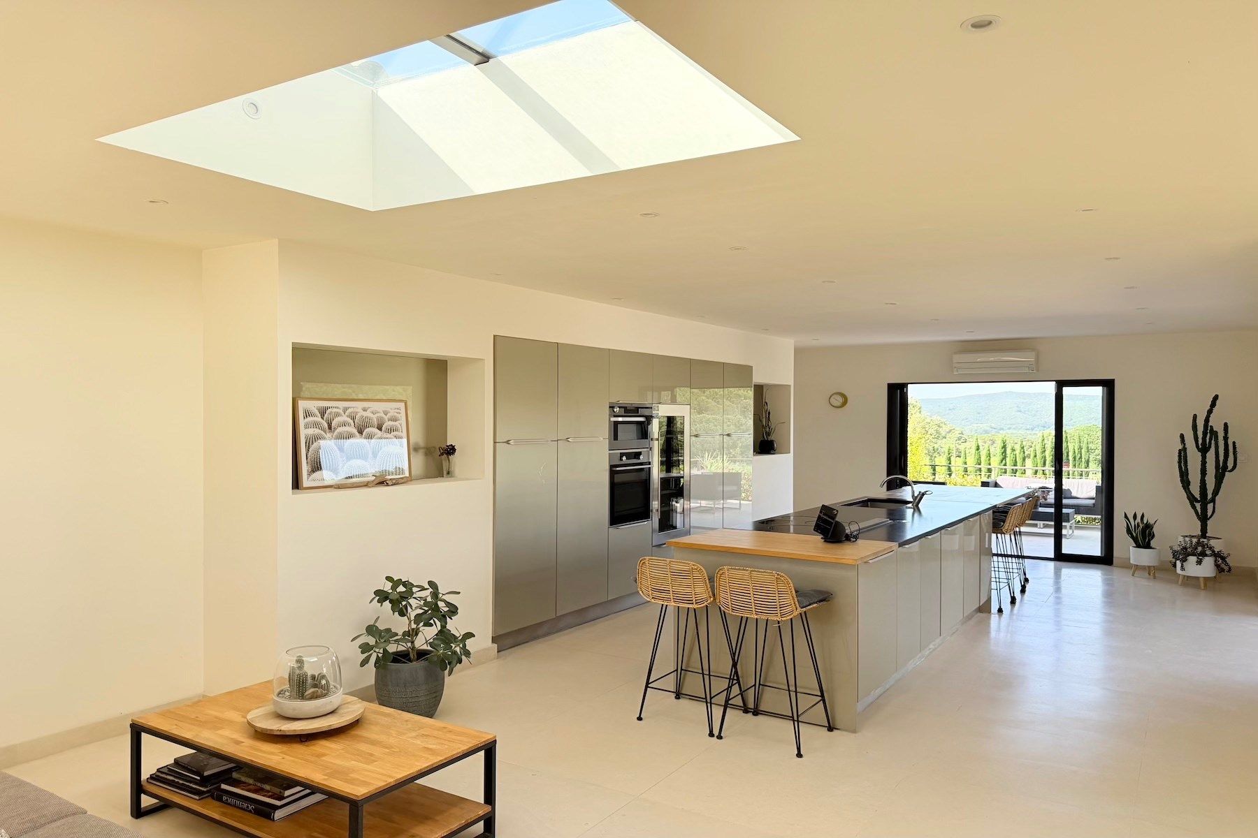 luxury house 7 Rooms for sale on UZES (30700)
