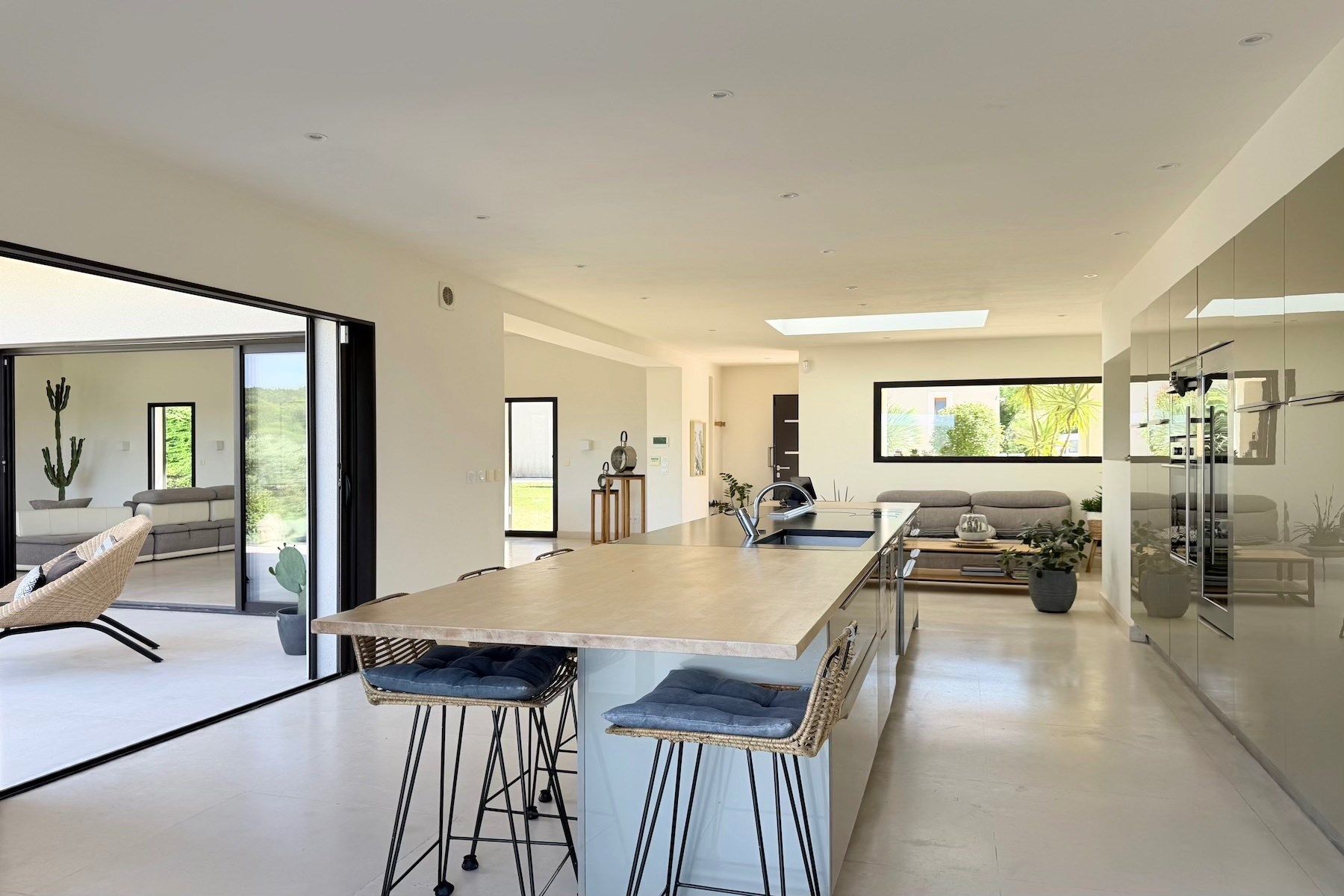 luxury house 7 Rooms for sale on UZES (30700)