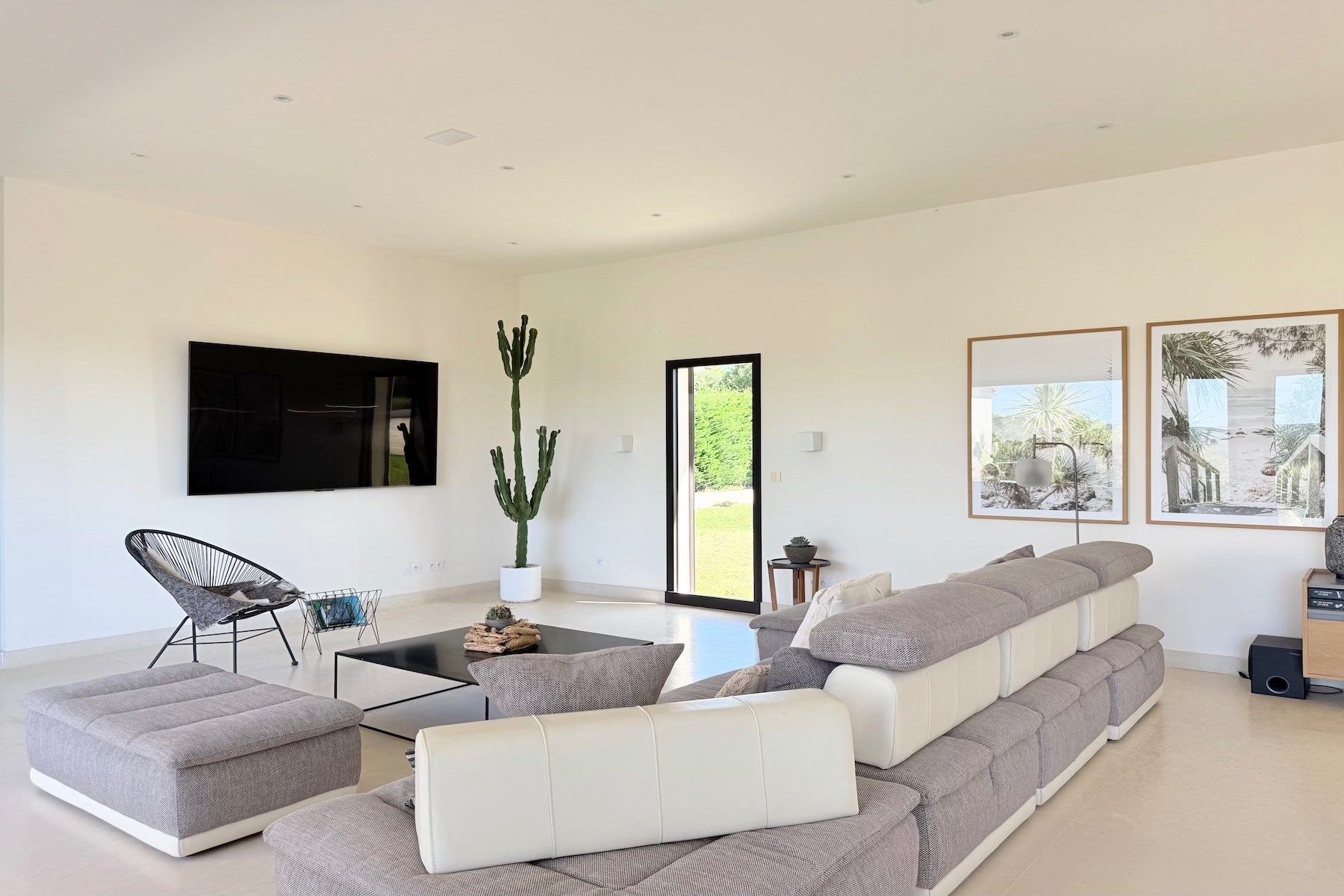 luxury house 7 Rooms for sale on UZES (30700)