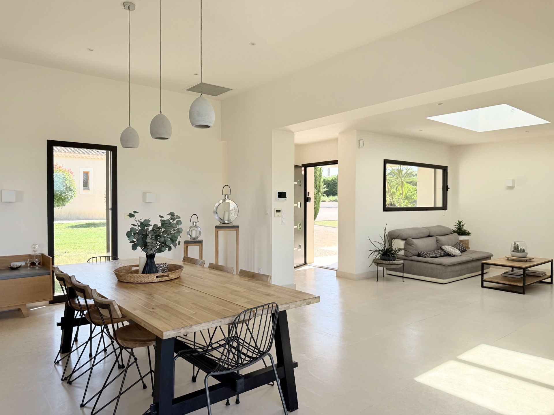 luxury house 7 Rooms for sale on UZES (30700)