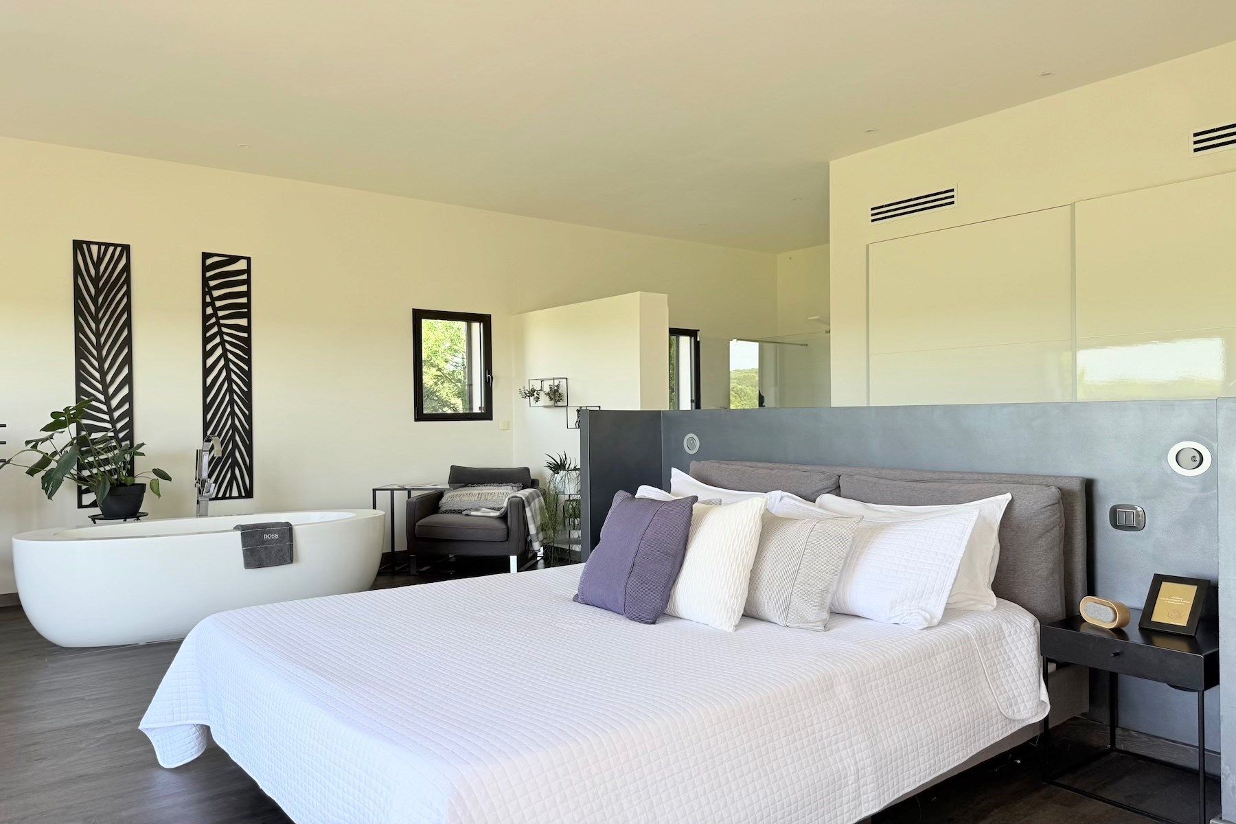 luxury house 7 Rooms for sale on UZES (30700)