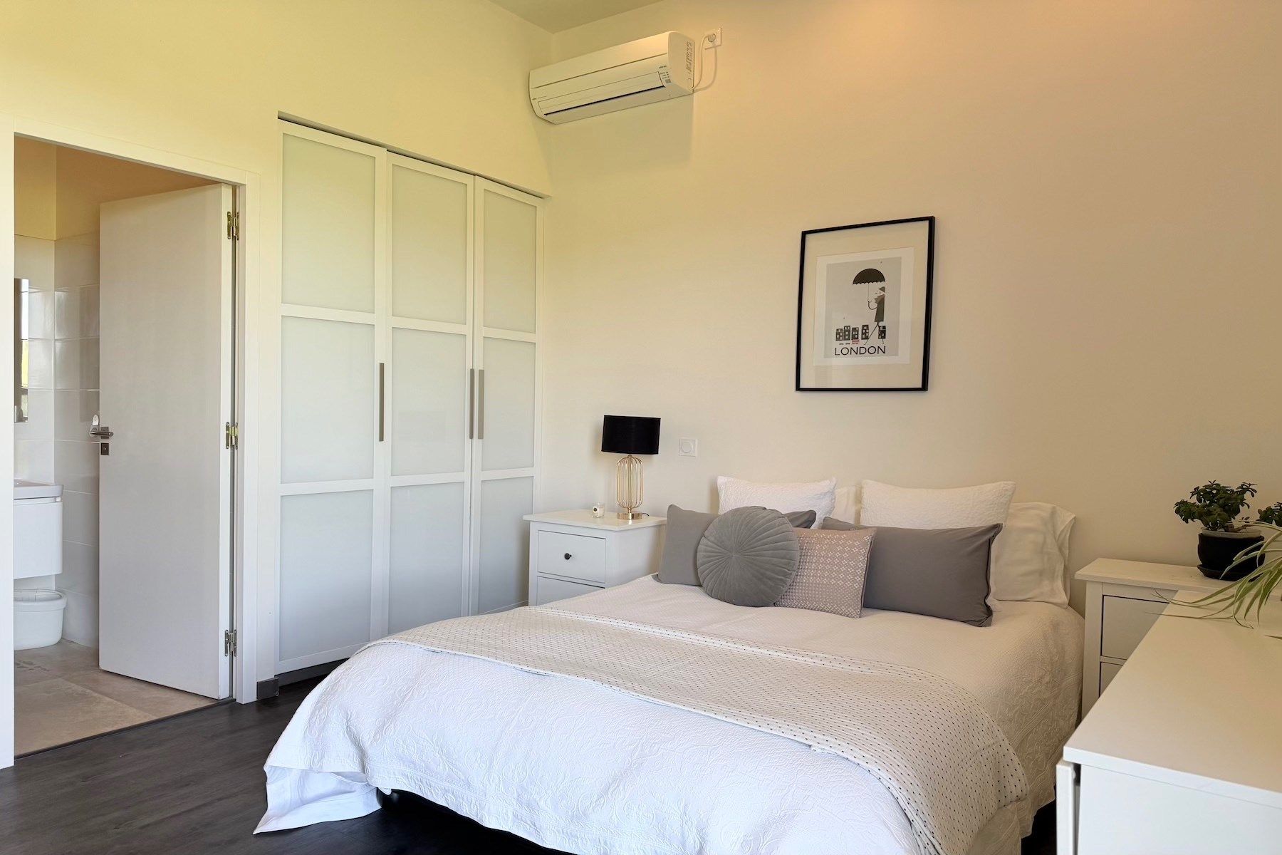 luxury house 7 Rooms for sale on UZES (30700)