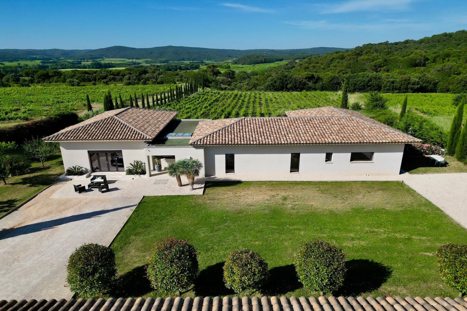 luxury house 7 Rooms for sale on UZES (30700)