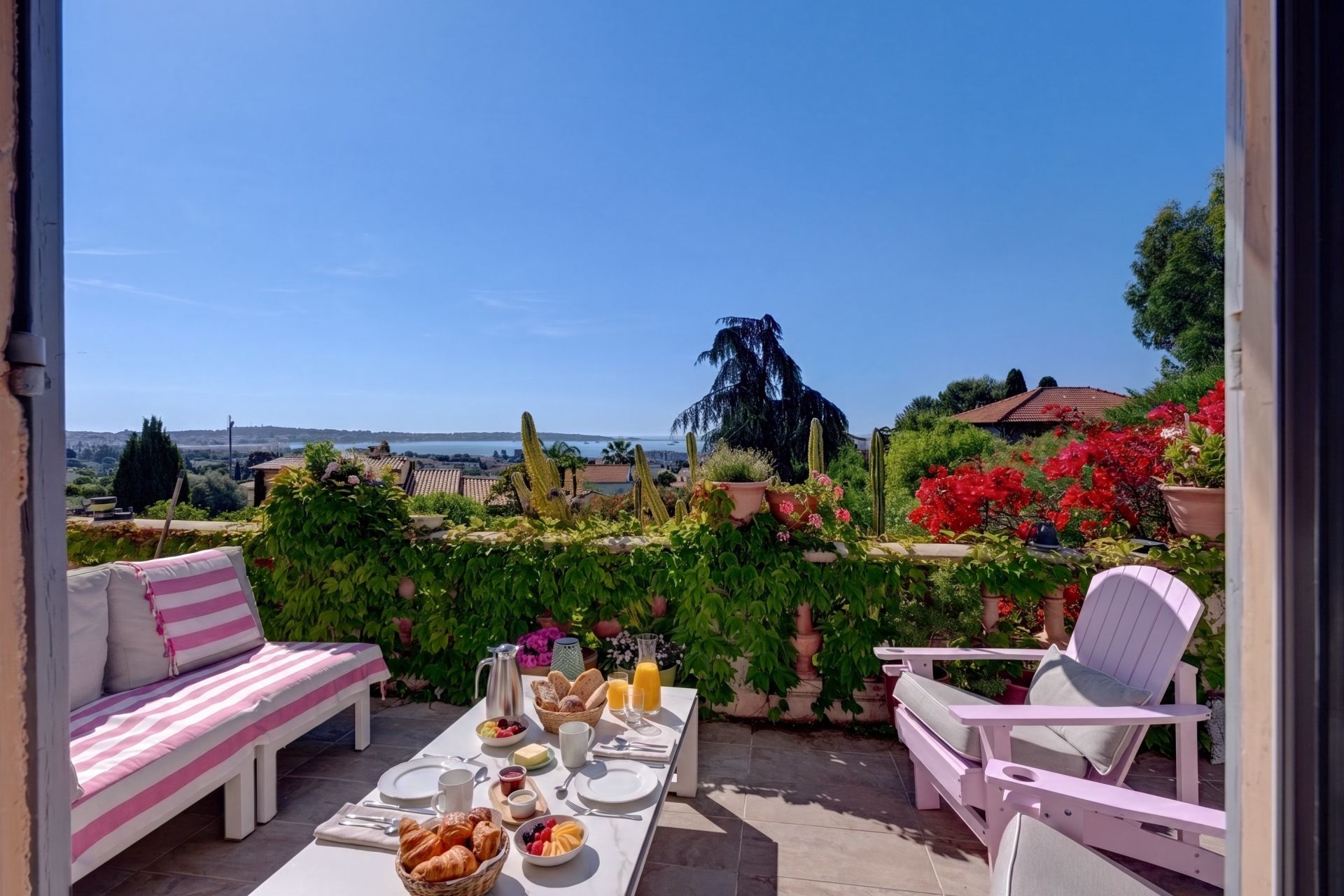 bastide 6 Rooms for sale on LE GOLFE JUAN (06220)