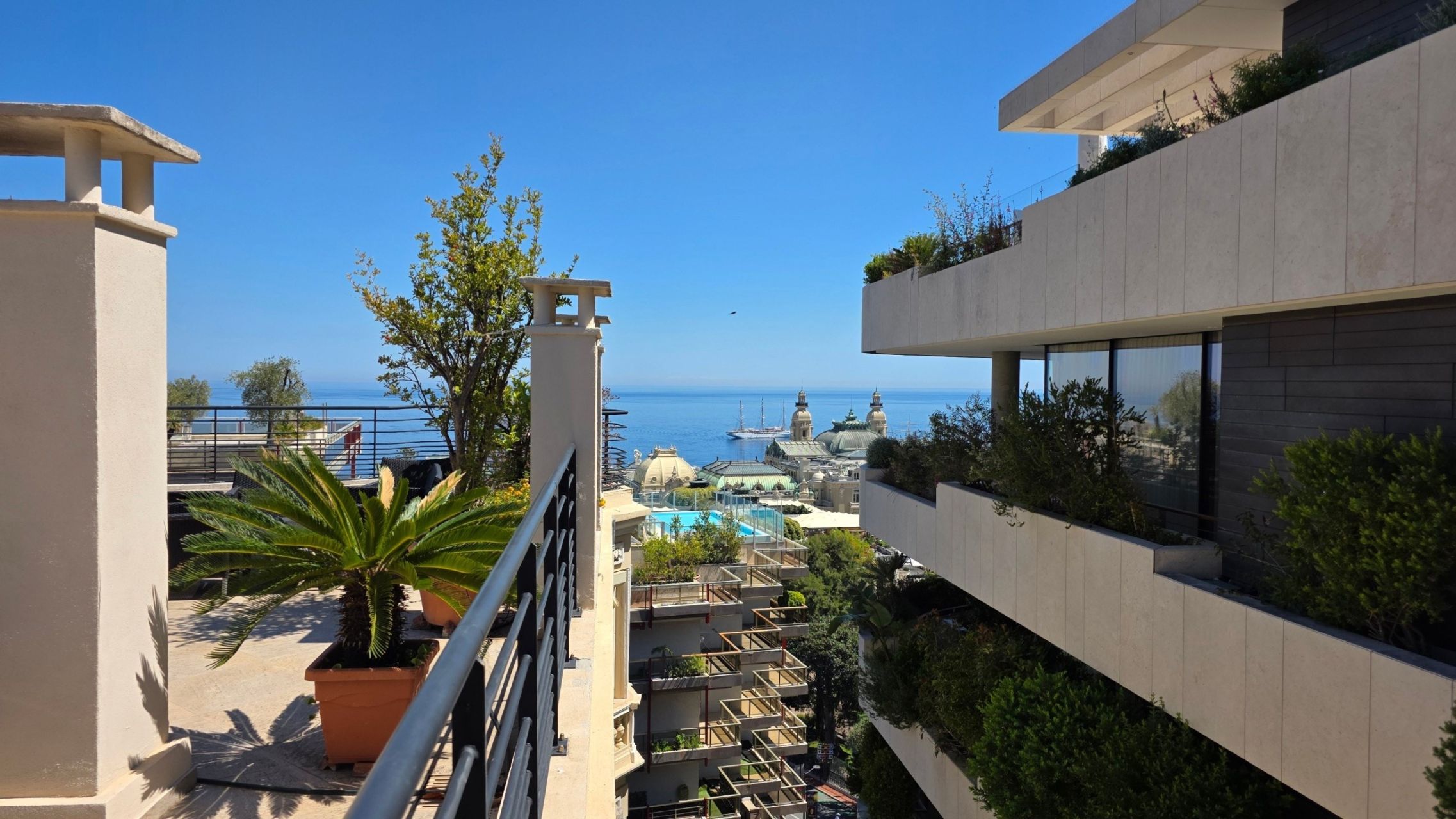 luxury apartment 3 Rooms for sale on MONACO (98000)