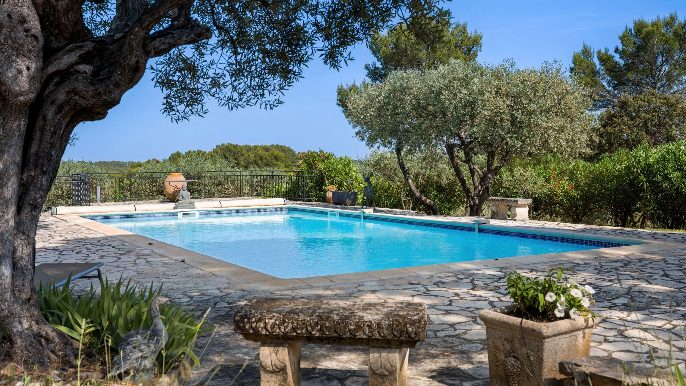 bastide 8 Rooms for sale on LES ARCS (83460)