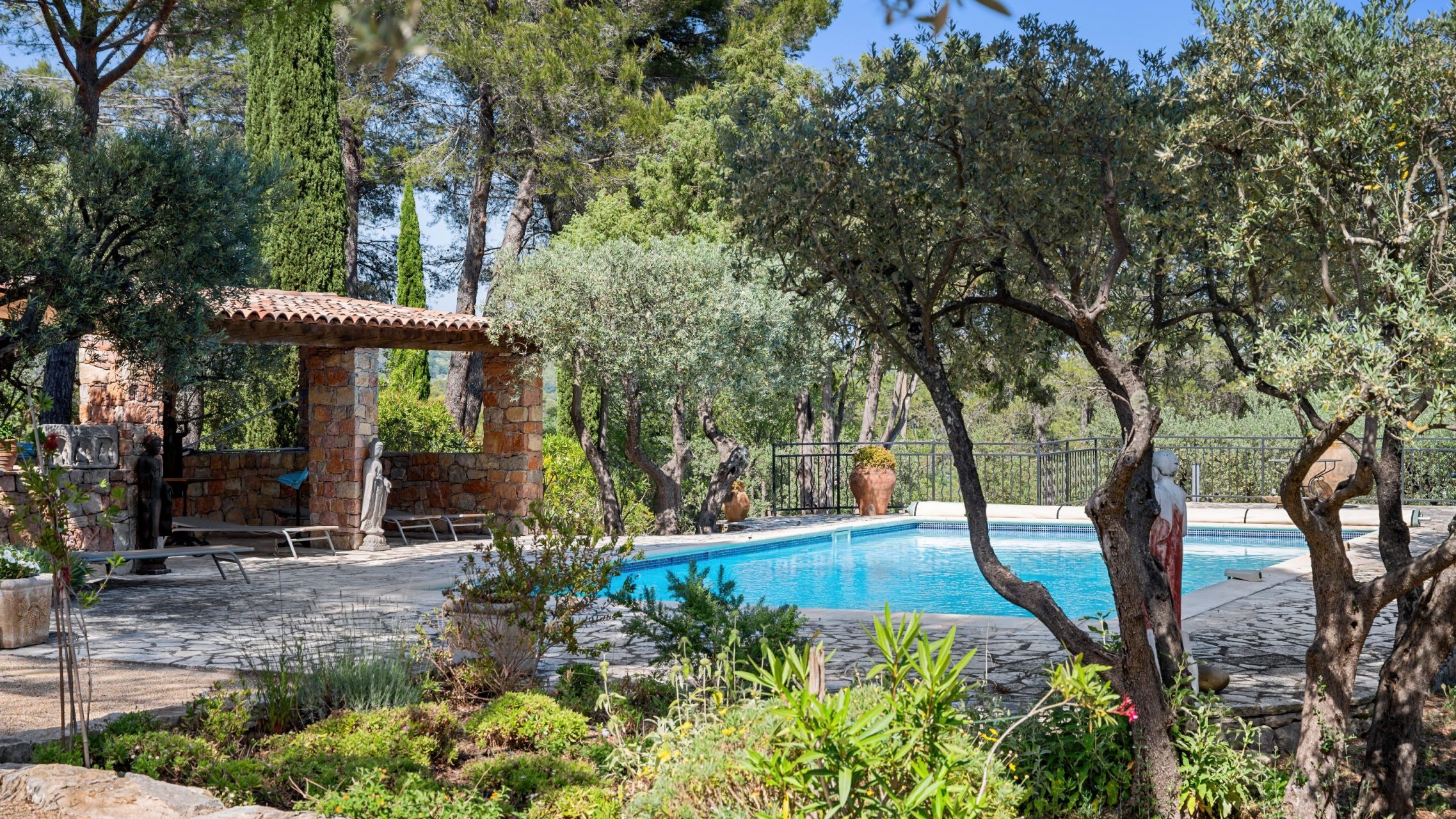 bastide 8 Rooms for sale on LES ARCS (83460)