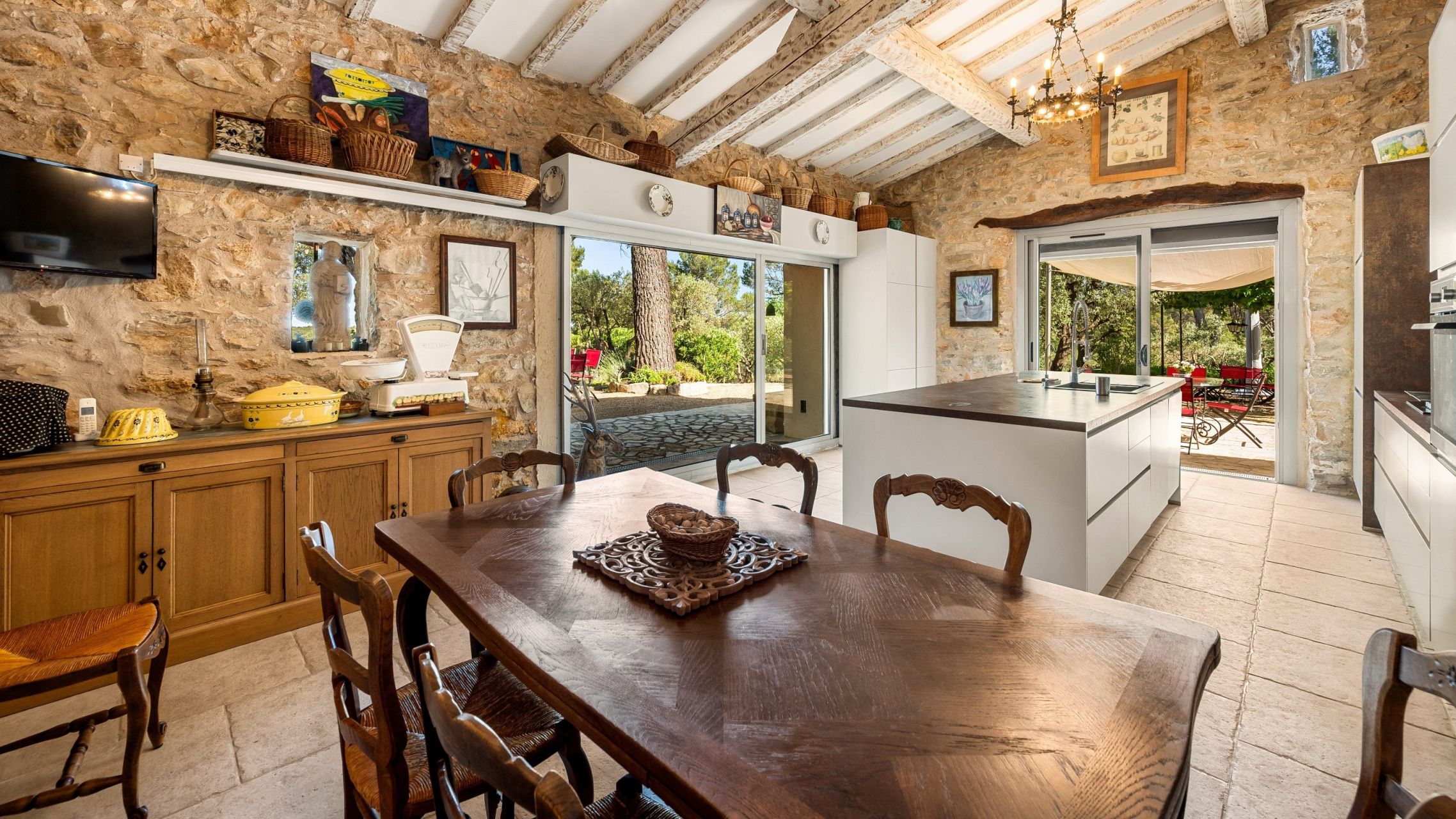 bastide 8 Rooms for sale on LES ARCS (83460)