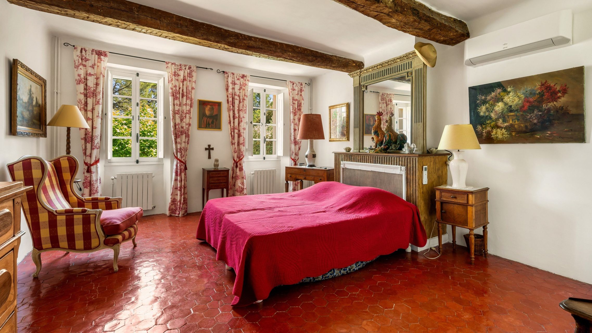bastide 8 Rooms for sale on LES ARCS (83460)