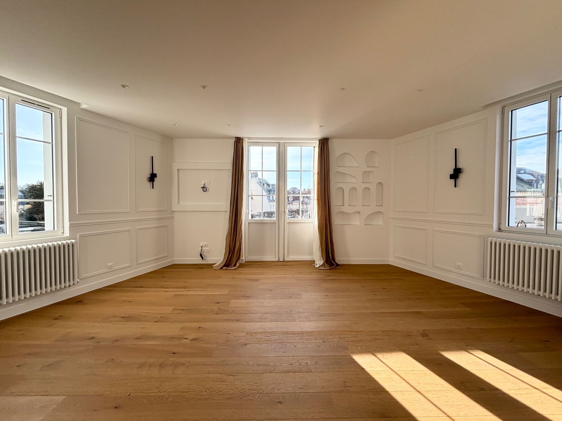 luxury apartment 3 Rooms for sale on DEAUVILLE (14800)
