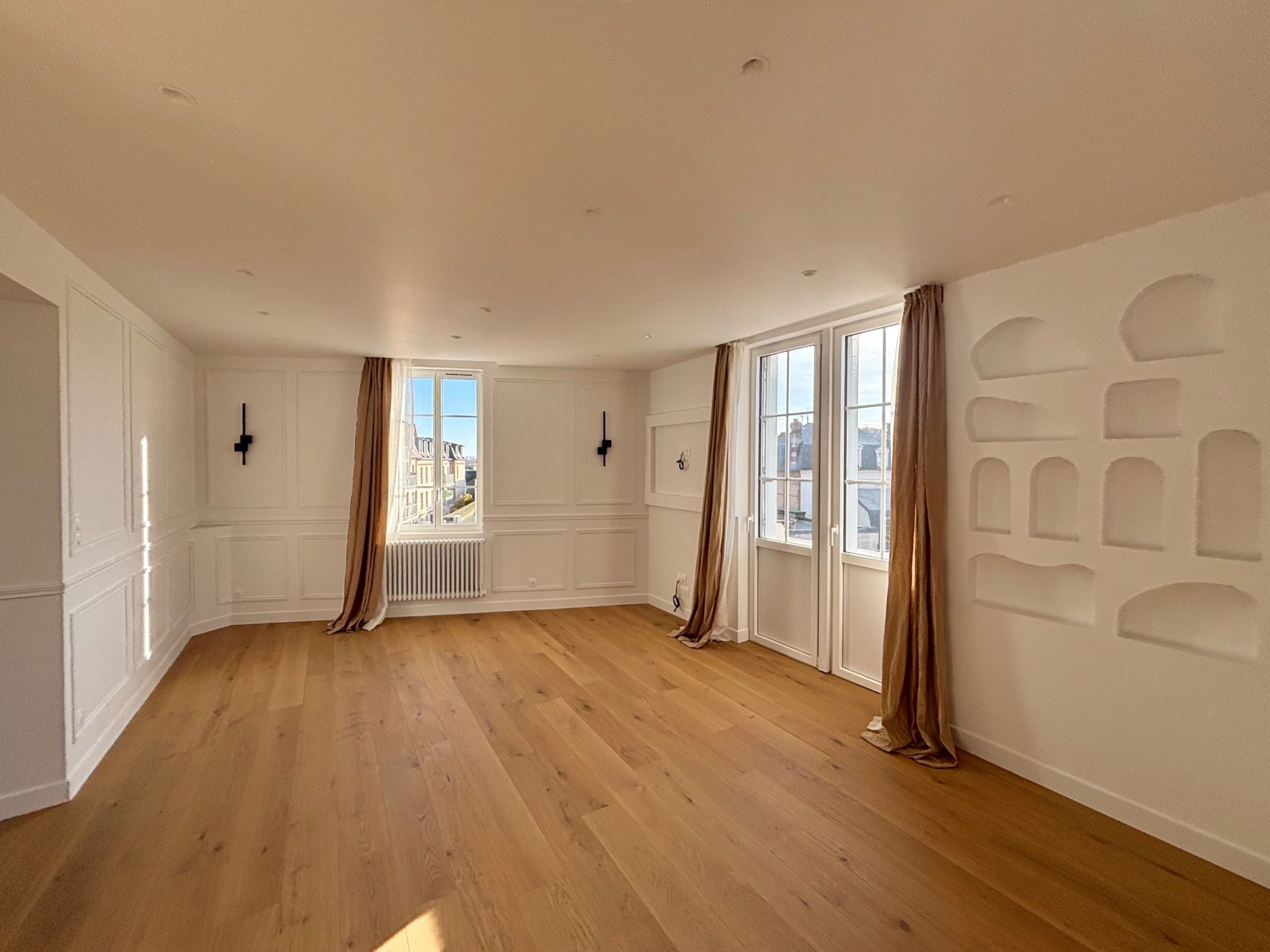 luxury apartment 3 Rooms for sale on DEAUVILLE (14800)