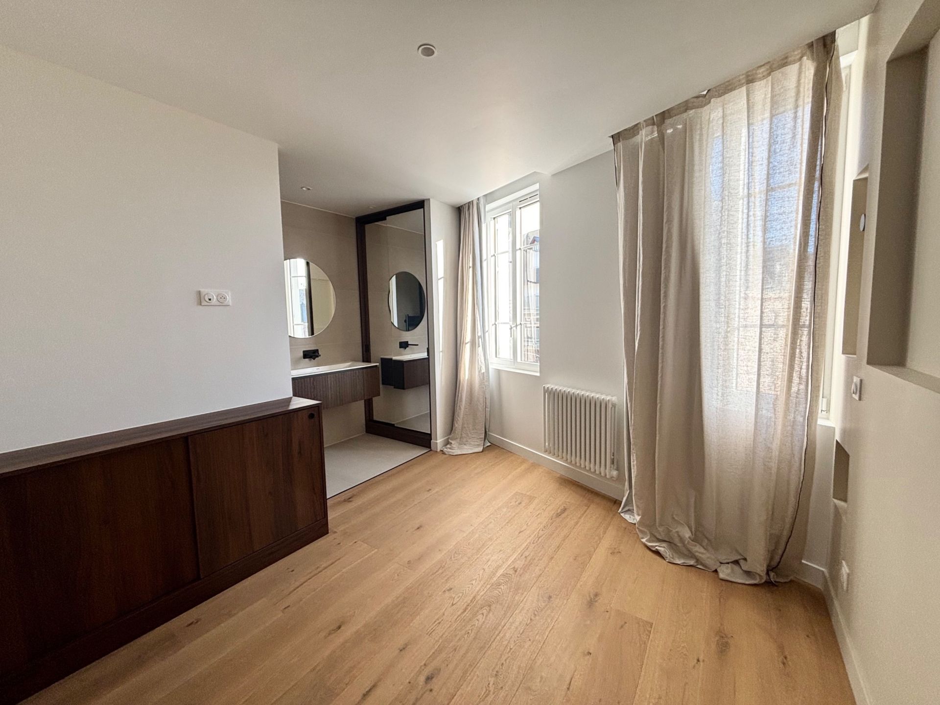 luxury apartment 3 Rooms for sale on DEAUVILLE (14800)