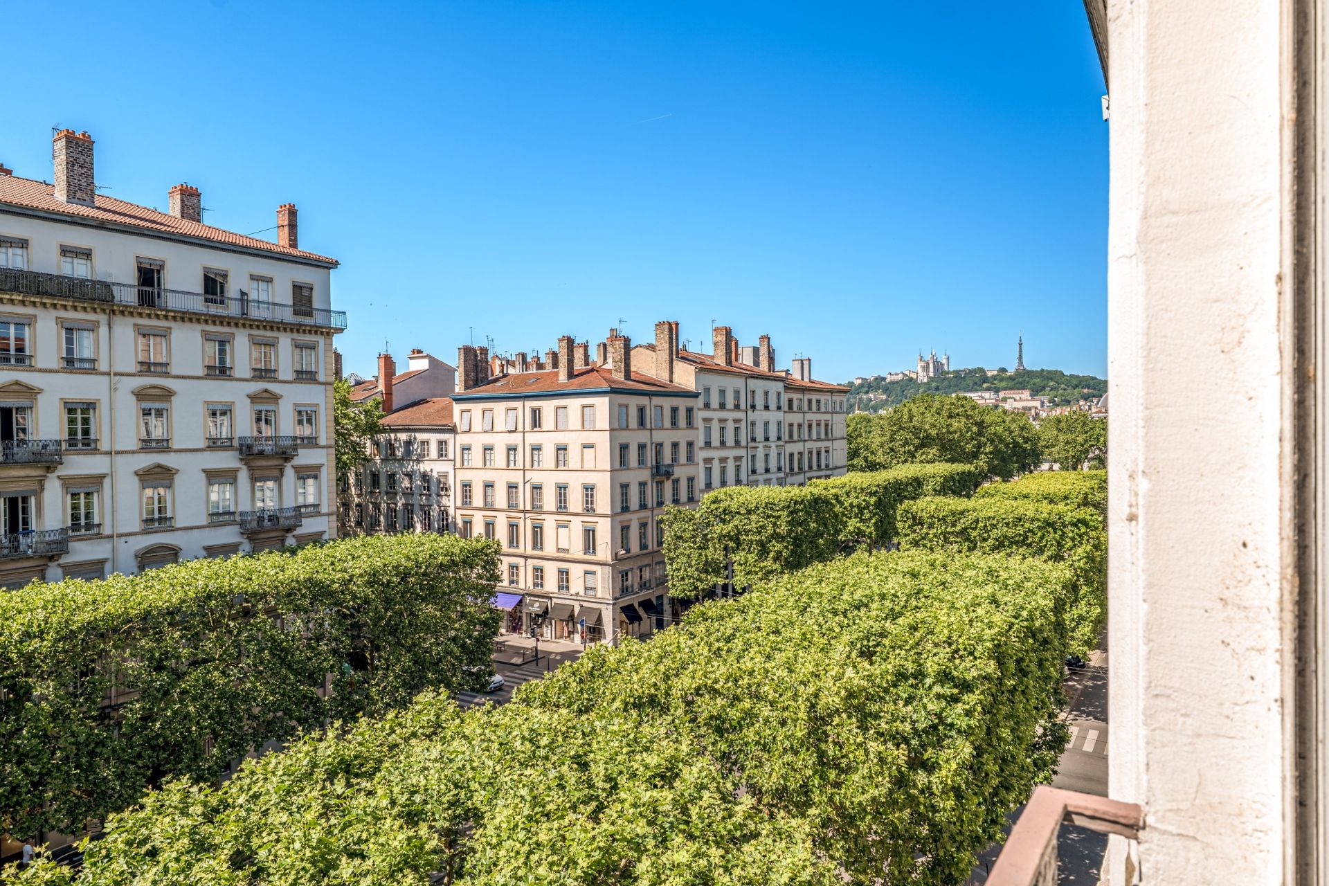 luxury apartment 4 Rooms for sale on LYON (69006)