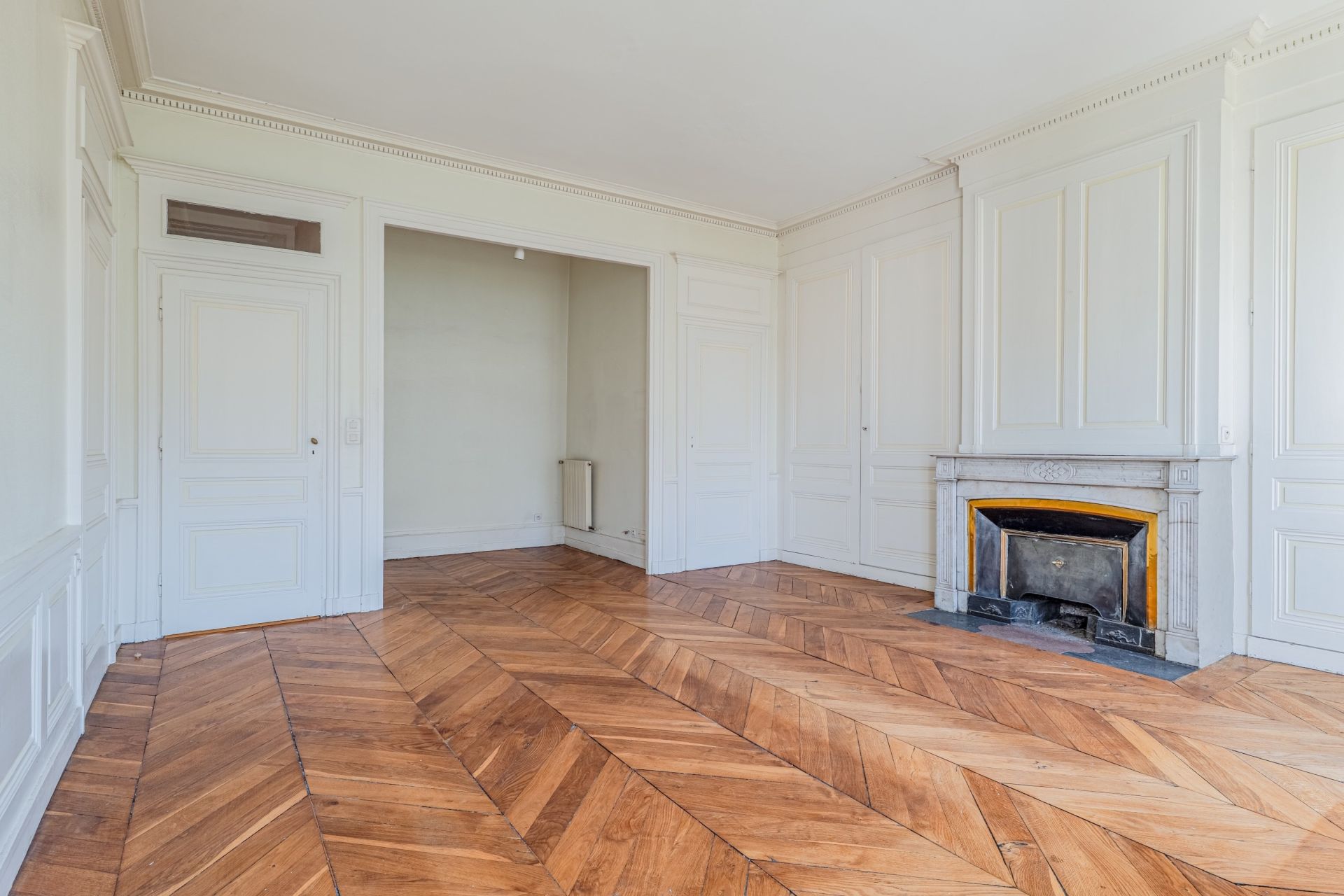 luxury apartment 4 Rooms for sale on LYON (69006)