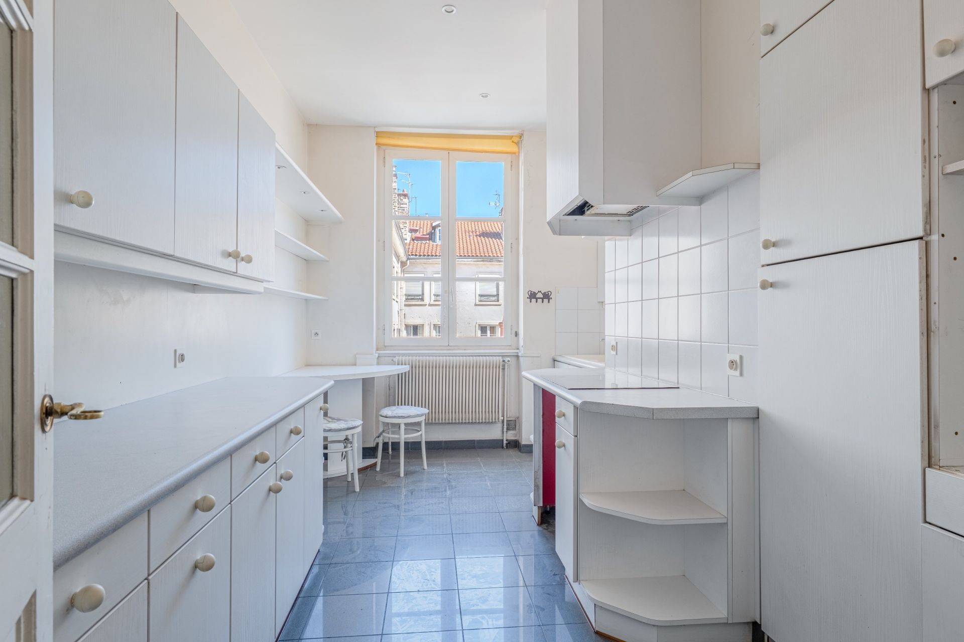 luxury apartment 4 Rooms for sale on LYON (69006)