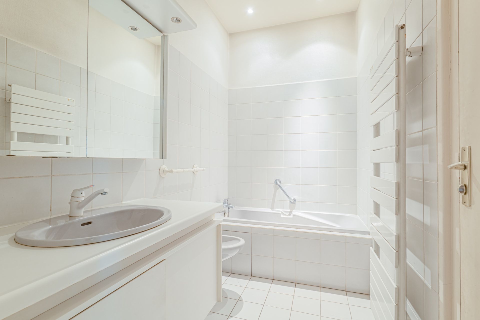 luxury apartment 4 Rooms for sale on LYON (69006)