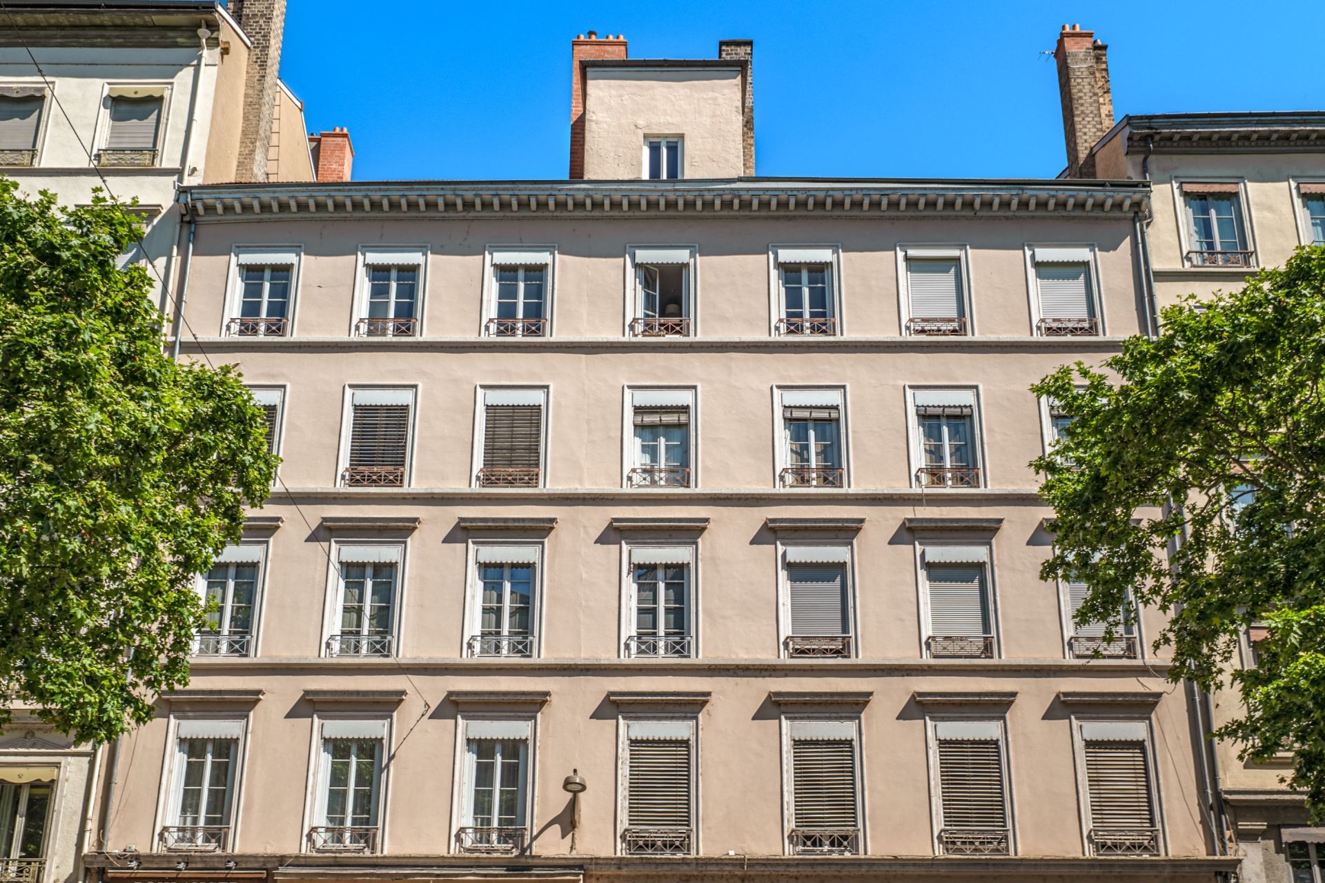 luxury apartment 4 Rooms for sale on LYON (69006)