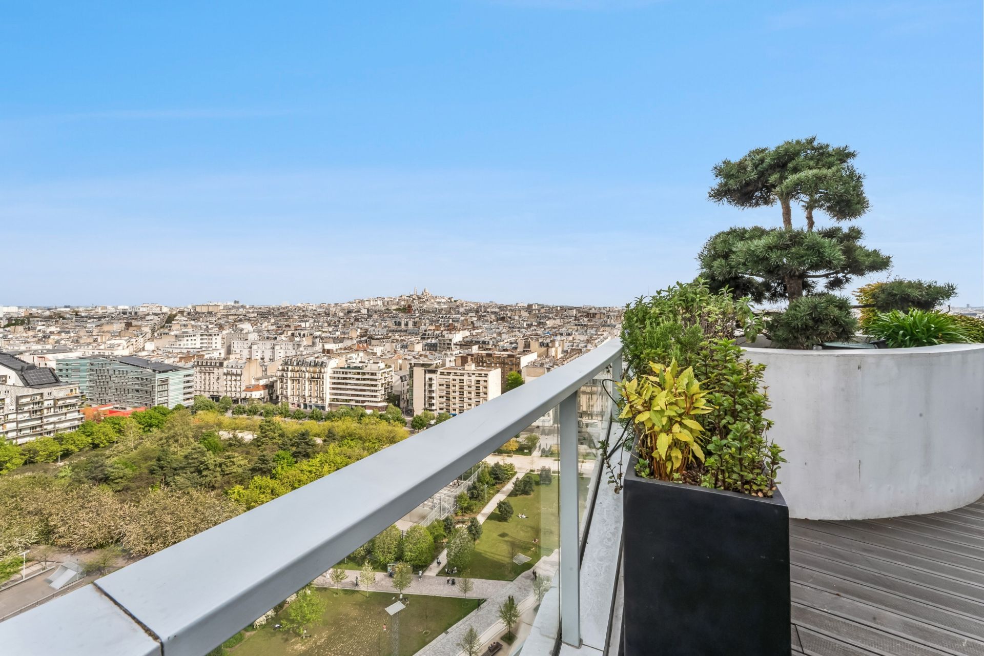 luxury apartment 8 Rooms for sale on PARIS (75017)