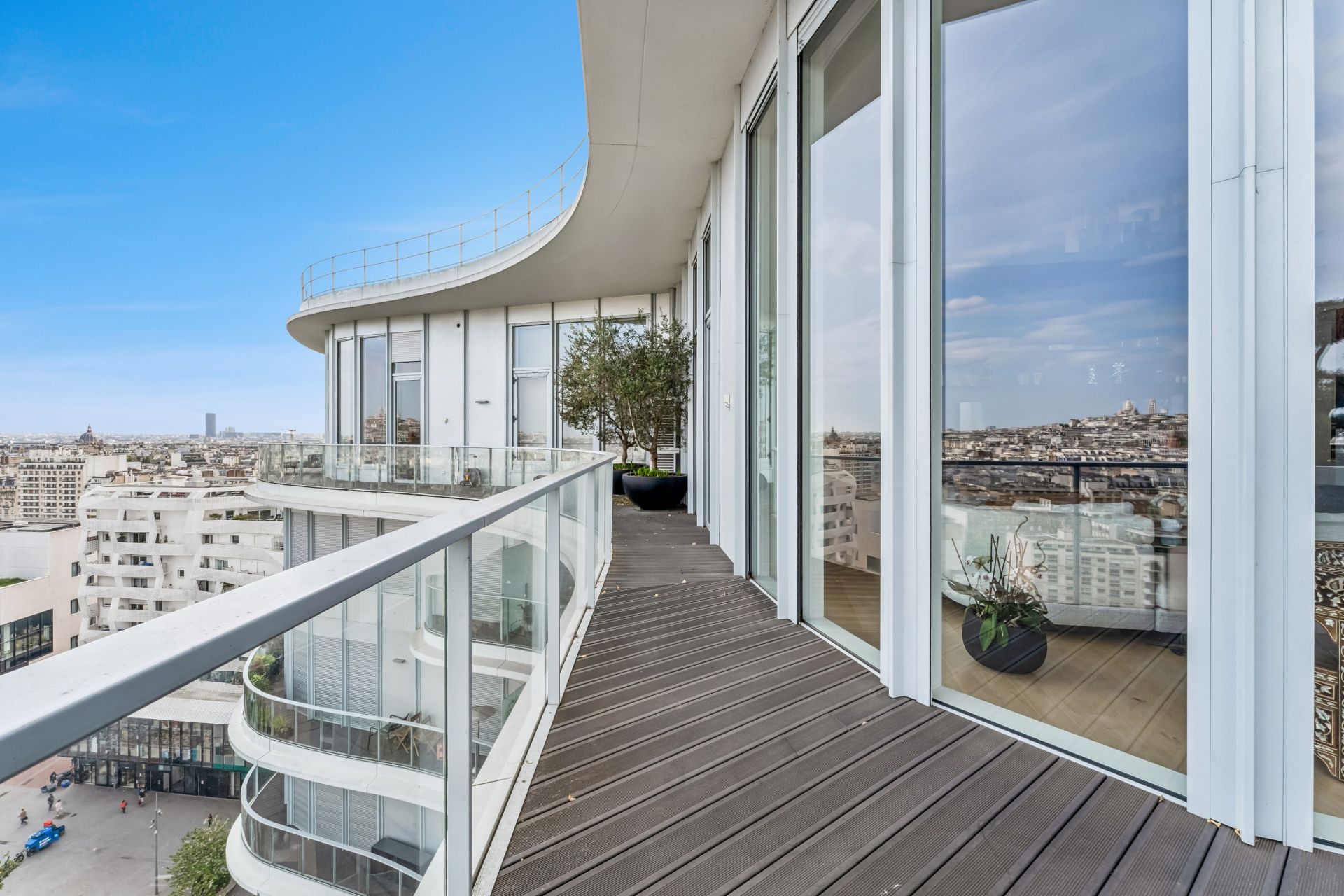 luxury apartment 8 Rooms for sale on PARIS (75017)