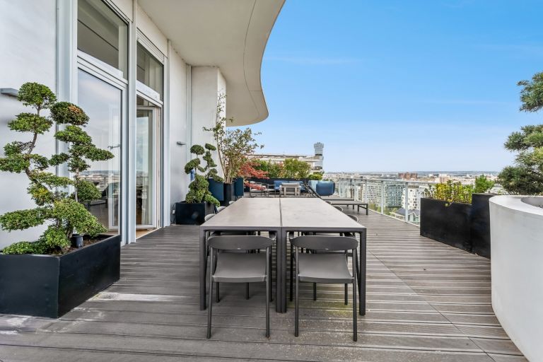 luxury apartment 8 Rooms for sale on PARIS (75017)