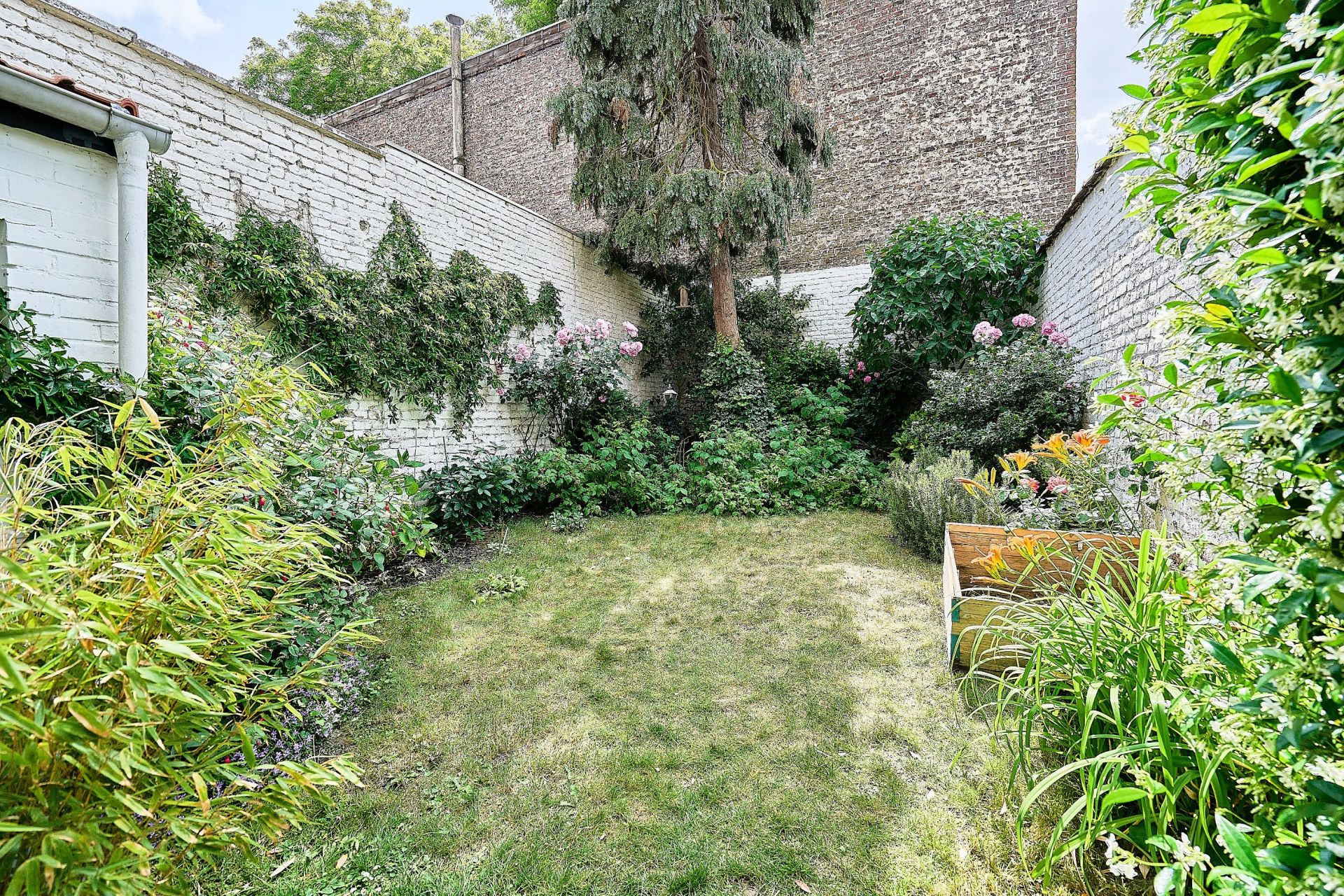 luxury house 8 Rooms for sale on LILLE (59800)