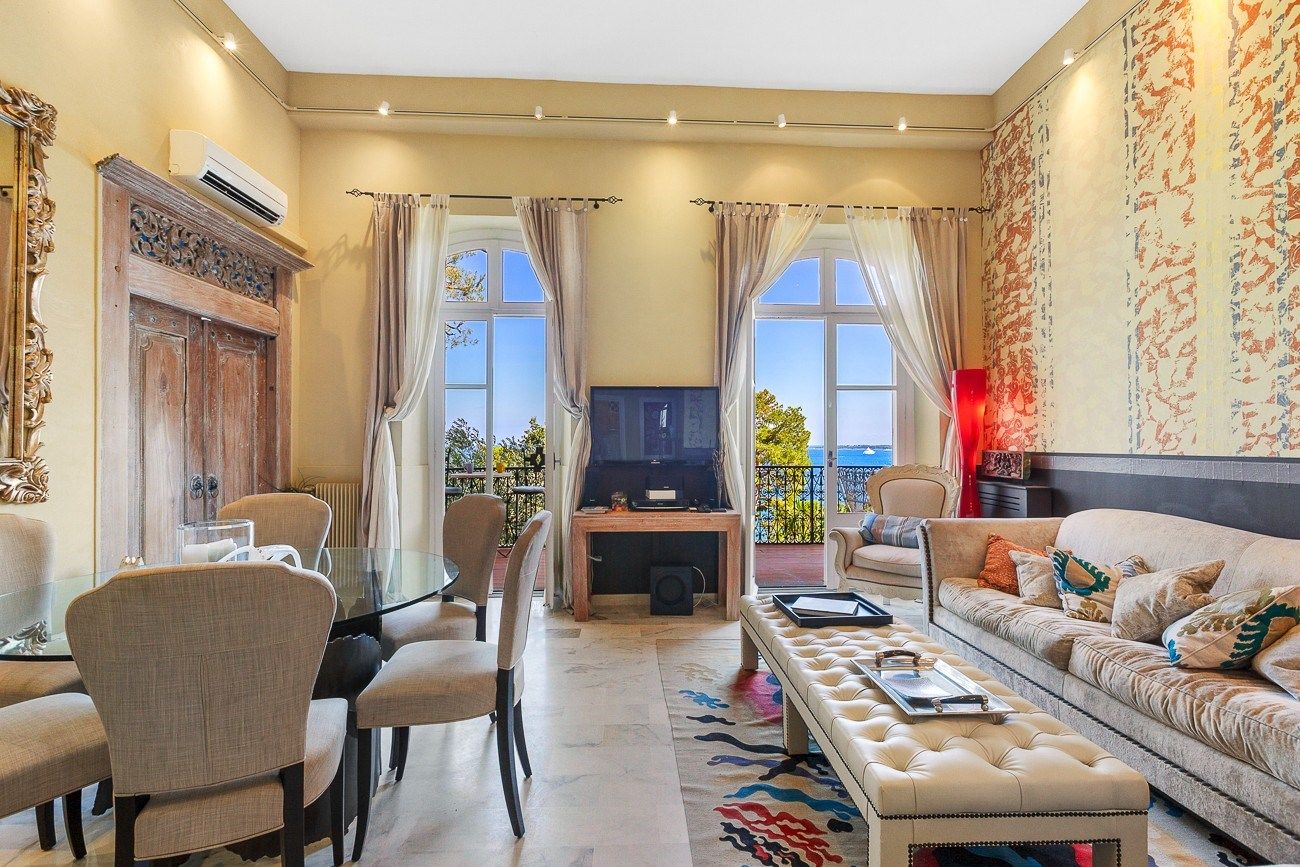luxury apartment 4 Rooms for sale on CANNES (06400)